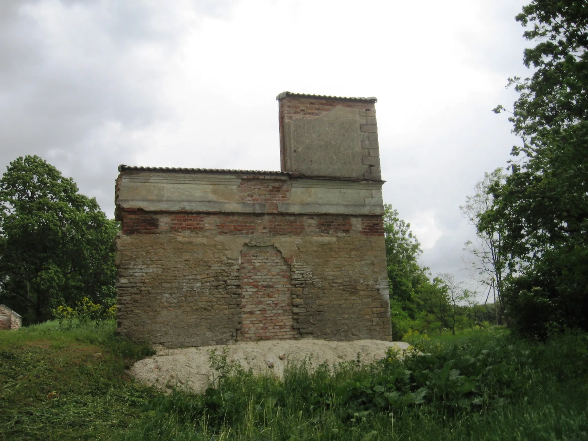 Photo showing: Müüsleri mõisa varemed.