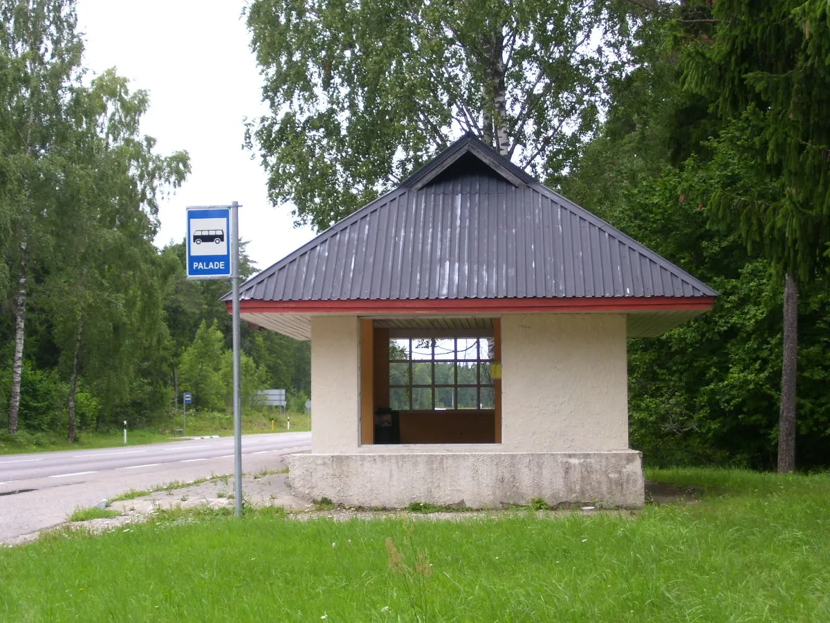 Photo showing: Heltermaa-Kärdla-Luidja maantee, Palade bussipeatus