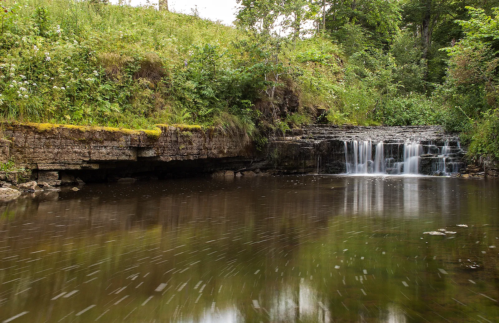 Photo showing: Aluoja waterfall