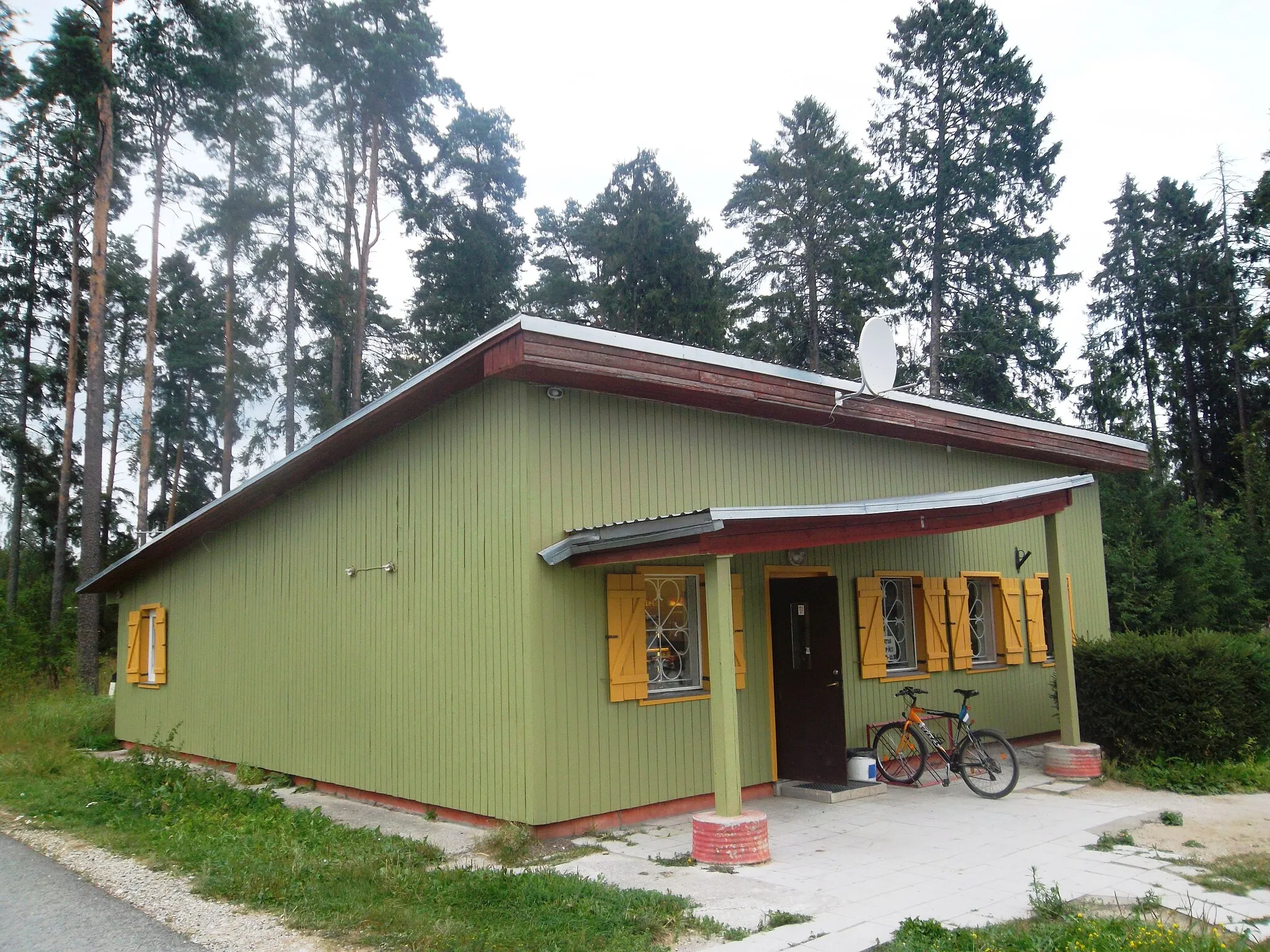 Photo showing: Магазин в деревне Рообука.