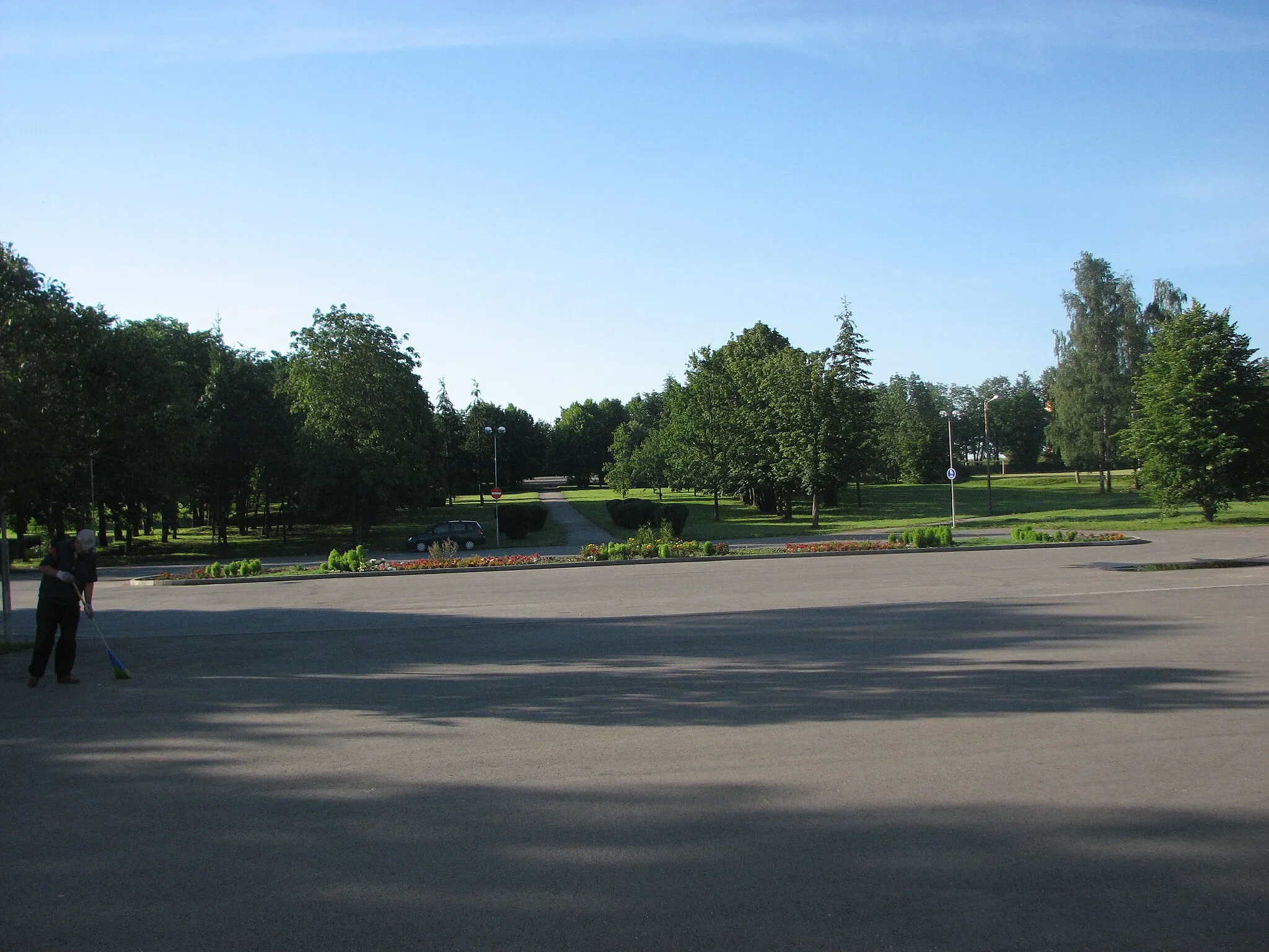 Photo showing: Kohtla-Järve kultuurimaja esine park.