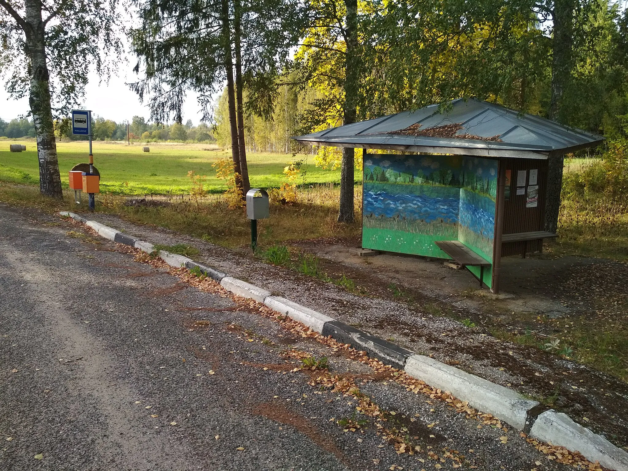 Photo showing: Pikkjärve bussipeatus Valgamaal