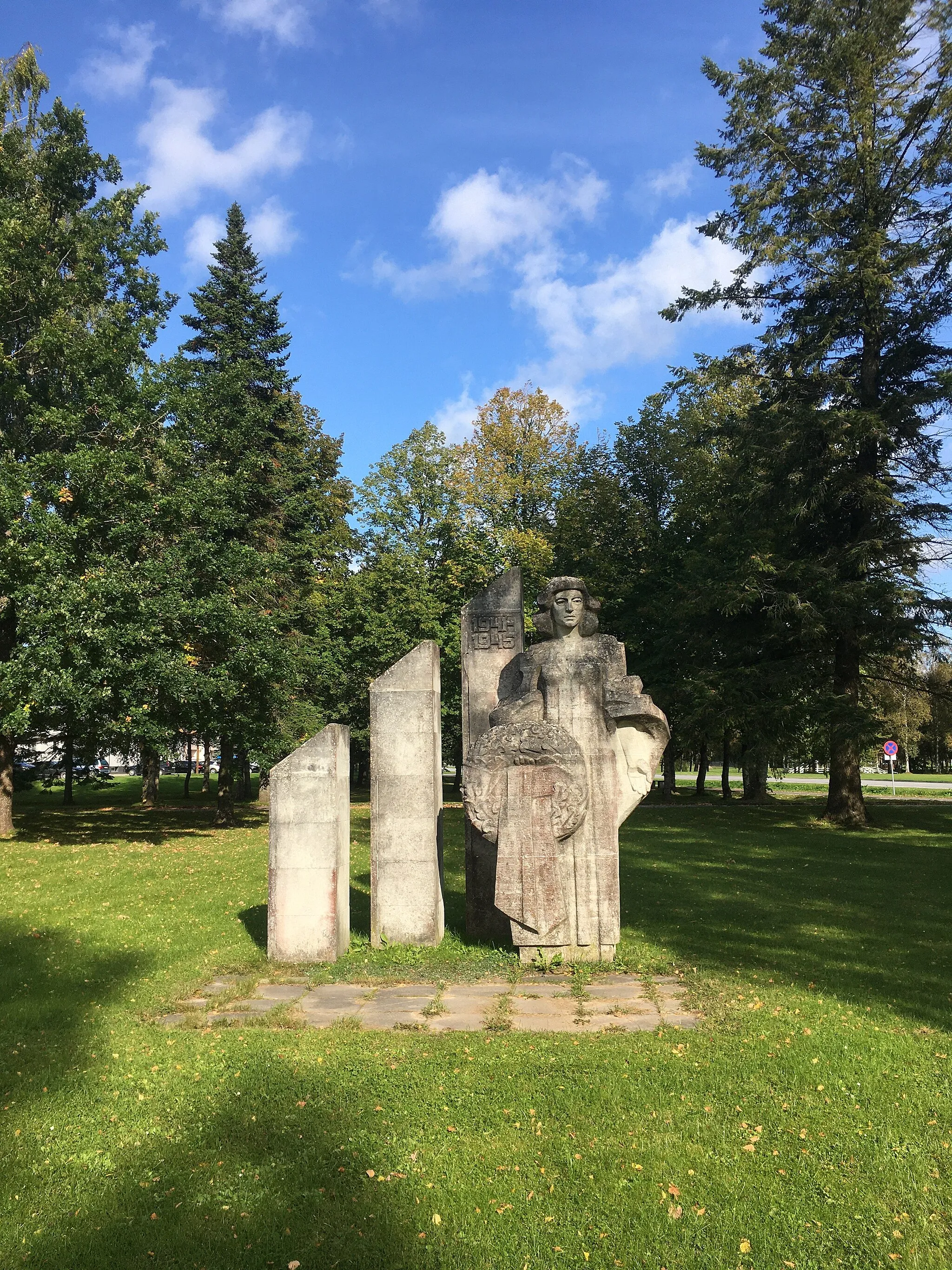 Photo showing: Monument "Leinav ema" Väätsal, september 2020.