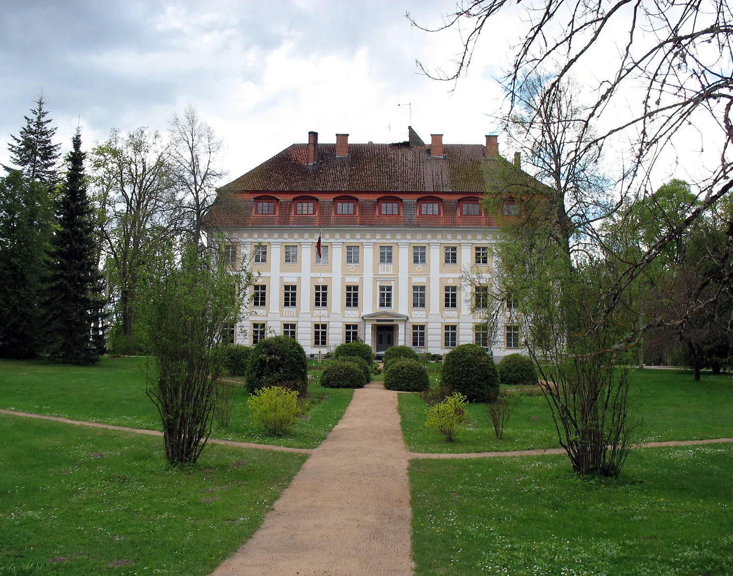 Photo showing: ehemaliges Schloss, Grundschule, Vorderseite