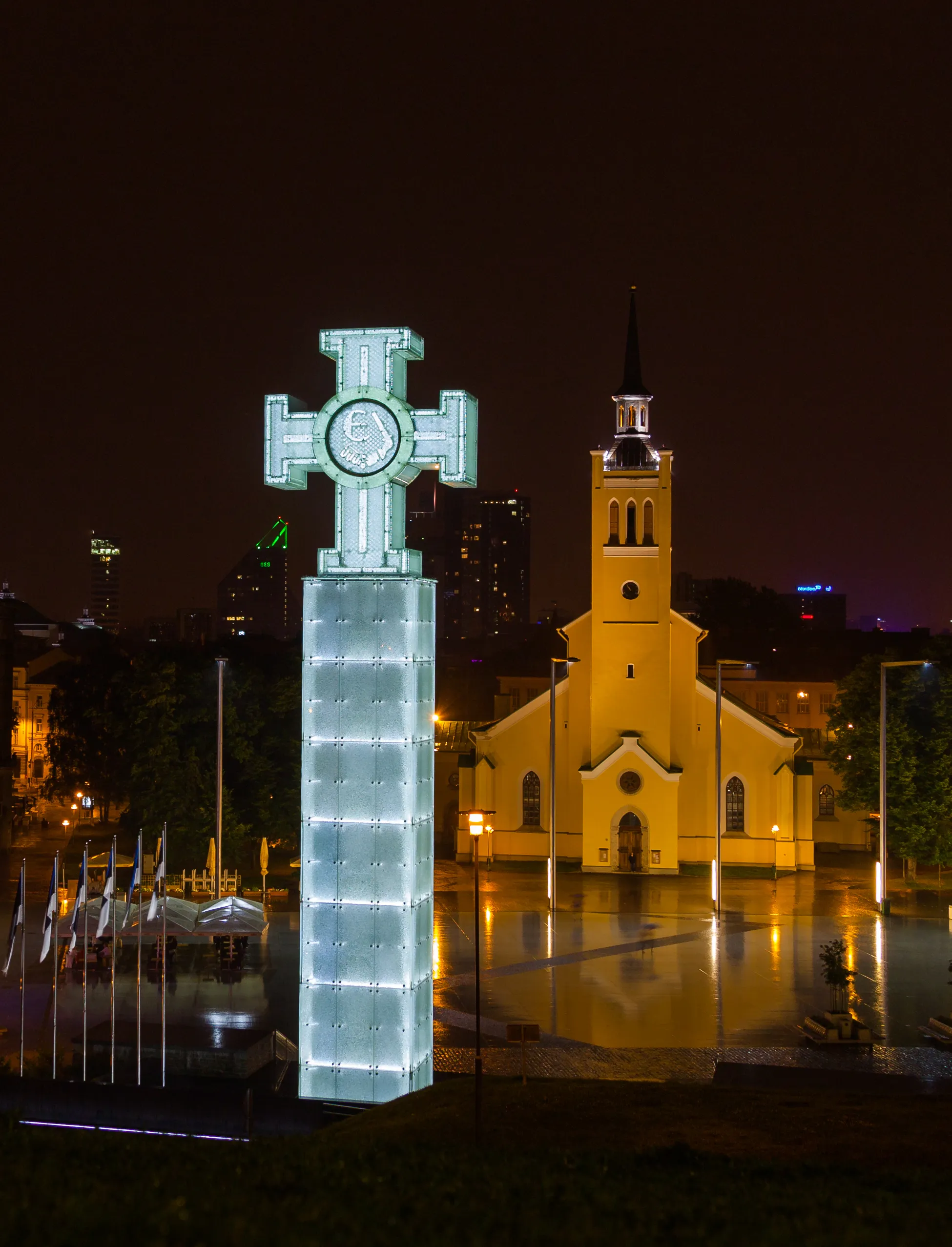 Photo showing: Independence War Victory Column and St. John's church, Tallinn, Estonia