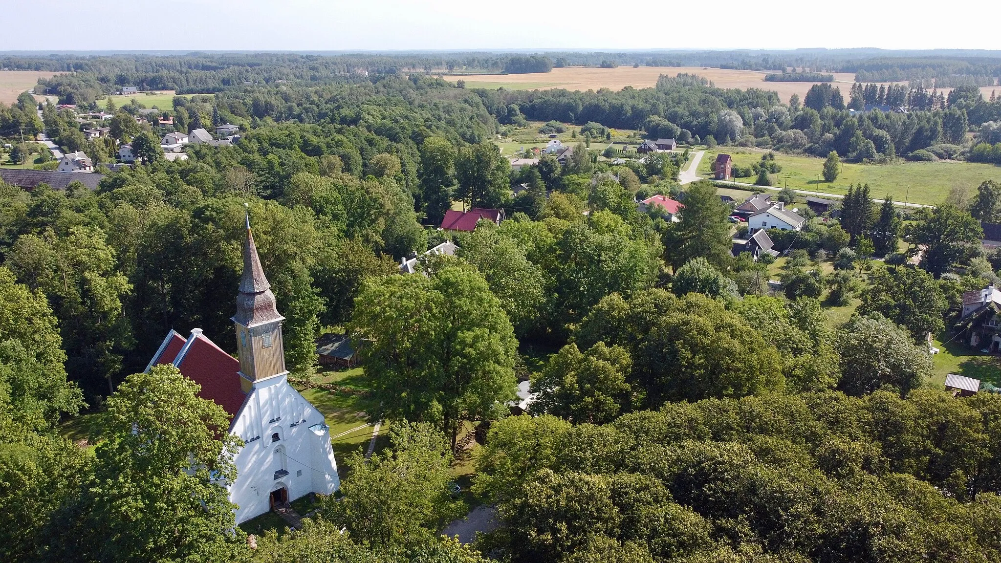 Photo showing: Aerial view of Puhja and its church in August 2022