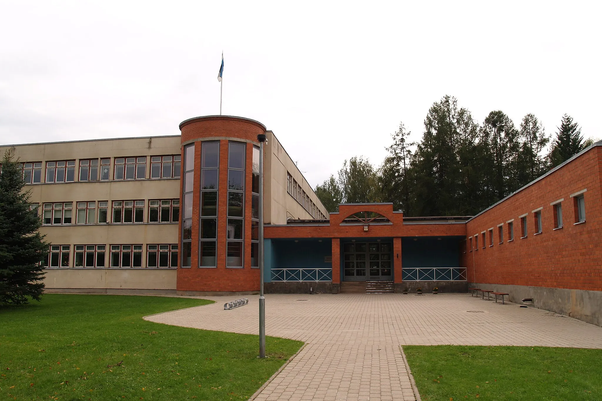 Photo showing: Tarvastu Gymnasium in Viljandi County, Estonia.