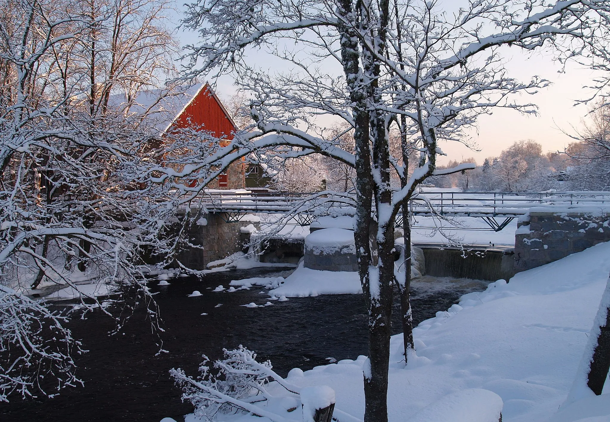 Photo showing: Jalakäijate sild üle Pirita jõe Kose alevikus Harju maakonnas.