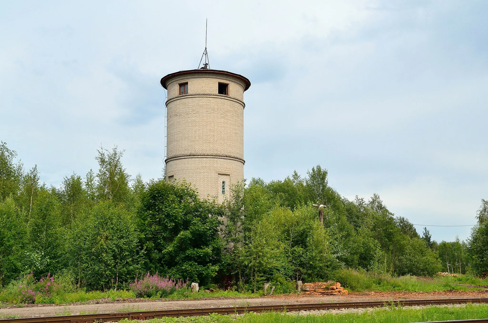 Photo showing: Veriora station water tower