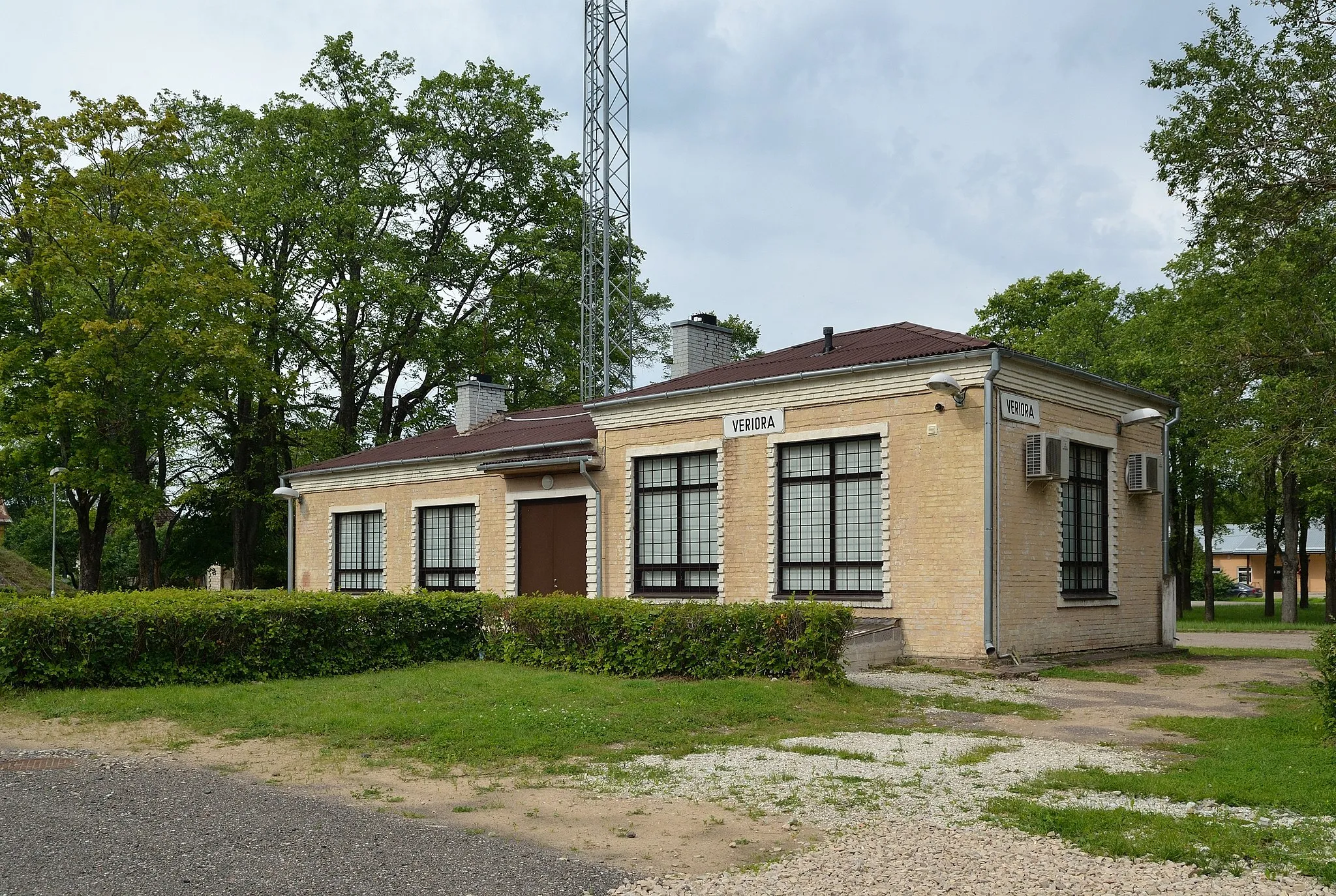 Photo showing: Verora station main building