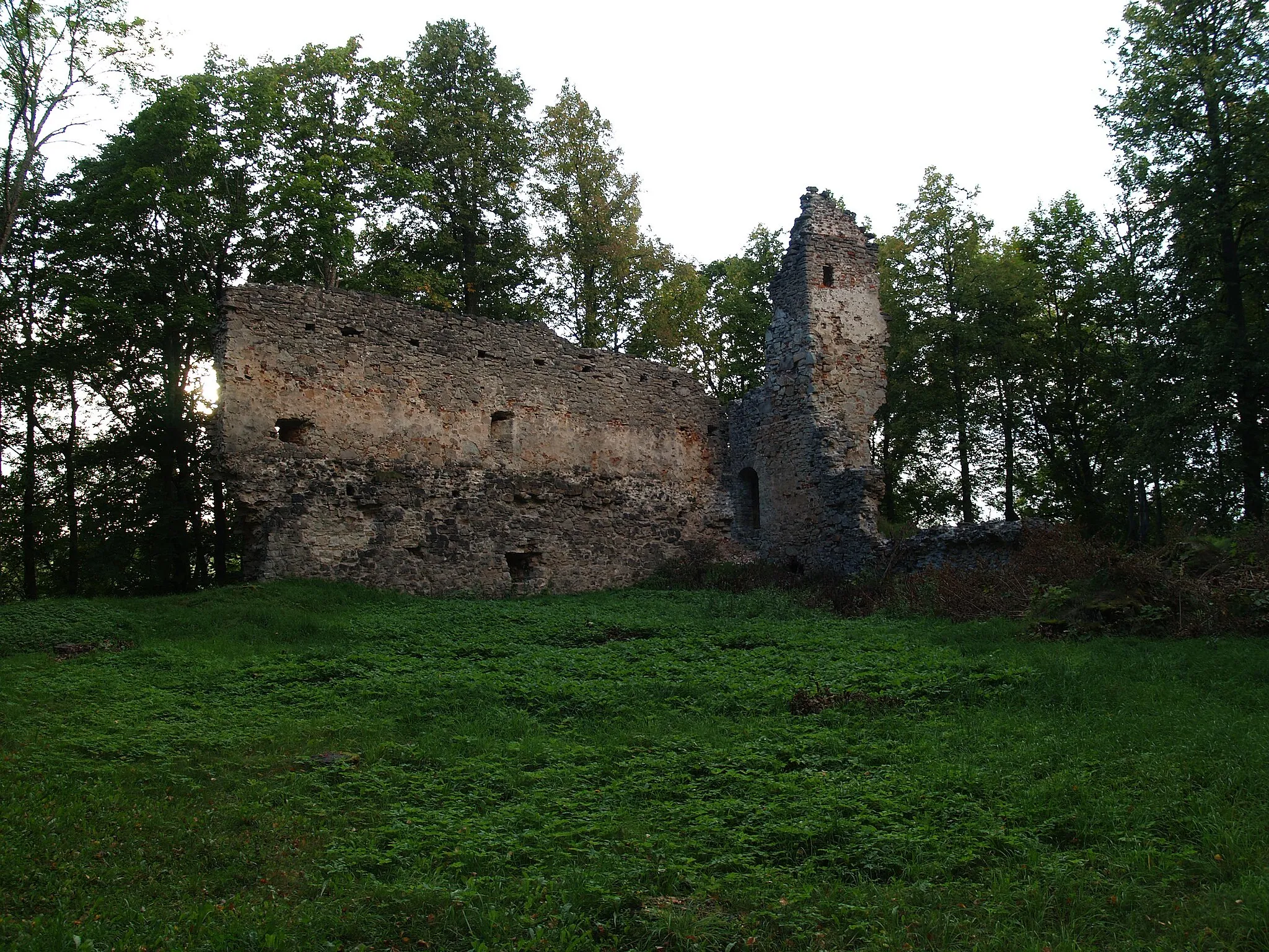 Photo showing: Gaujiena Castle ruins