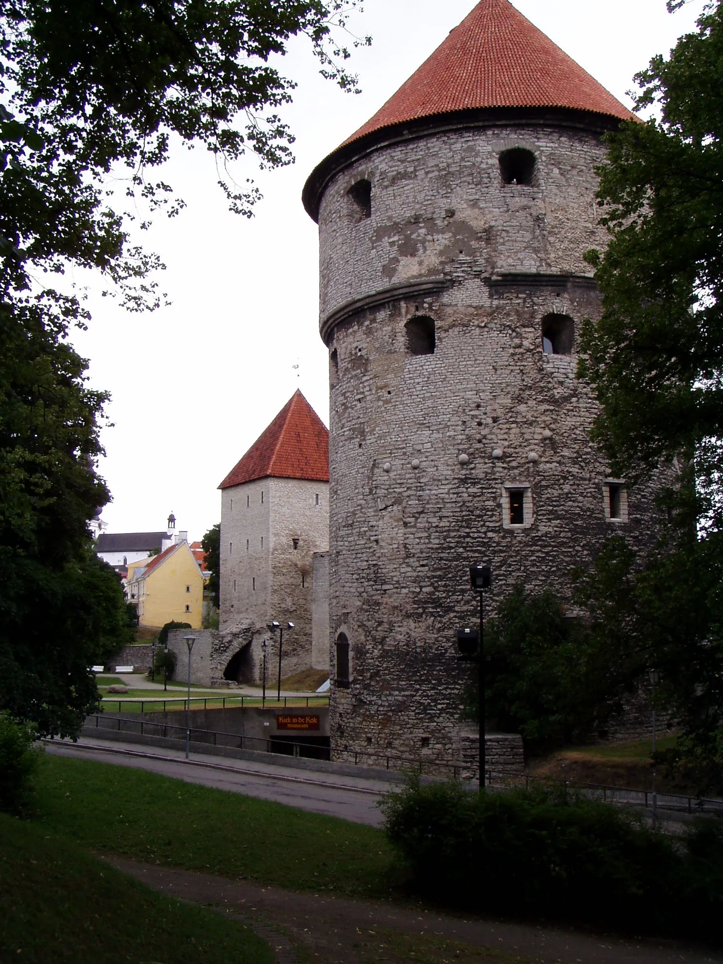 Photo showing: Kiek in de Kök i czworoboczna Wieża Dziewic