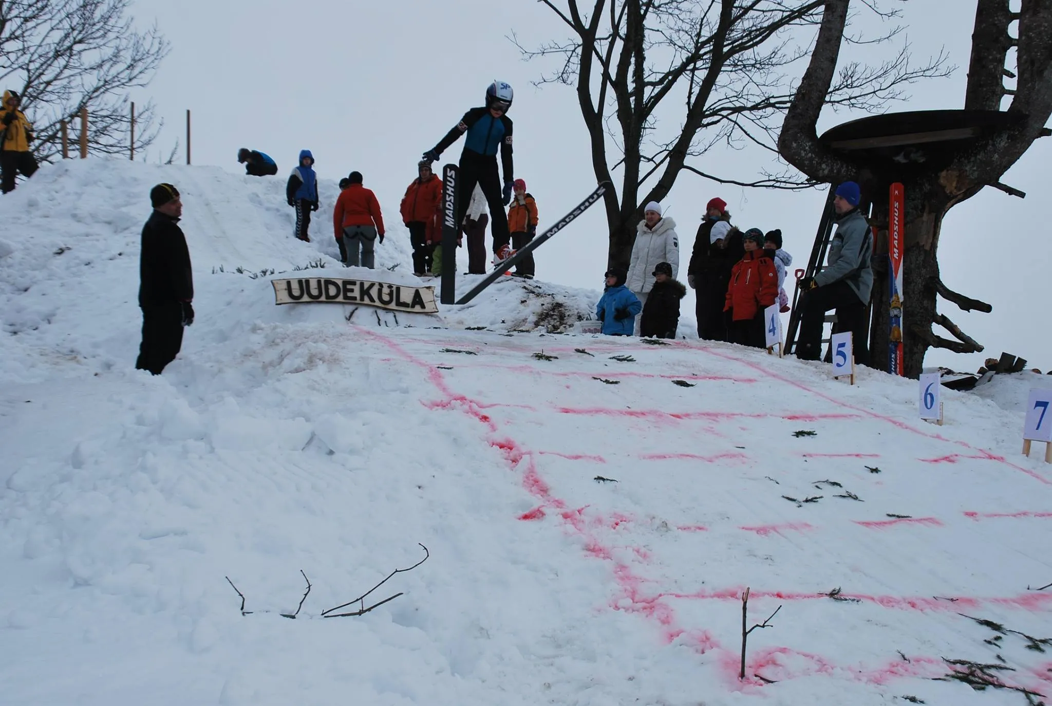 Photo showing: Suusahüppajad Uudekülas 27. veebruaril 2010