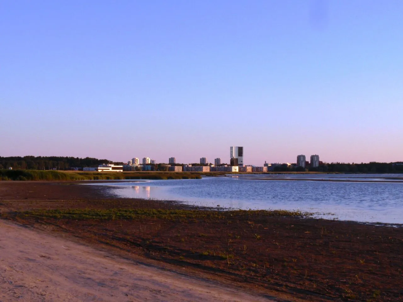Photo showing: Haabersti seen from Stroomi Beach in Tallinn.