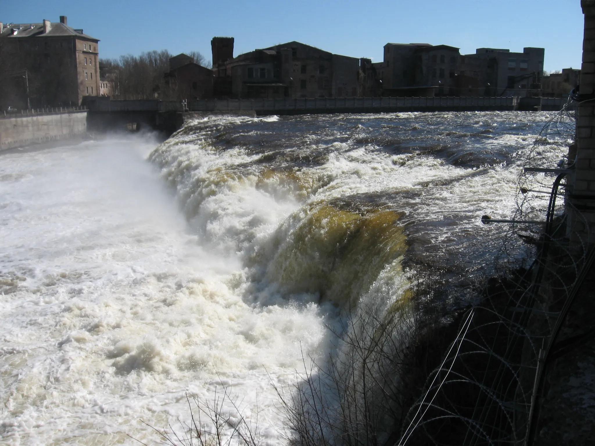 Photo showing: Narva Waterfall (east part)