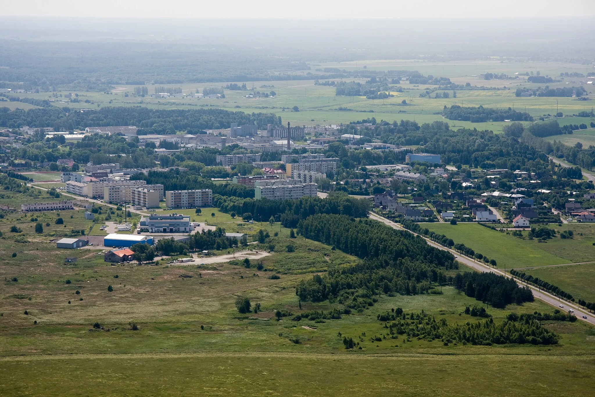 Photo showing: Loo small borough seen from the Iru power plant.