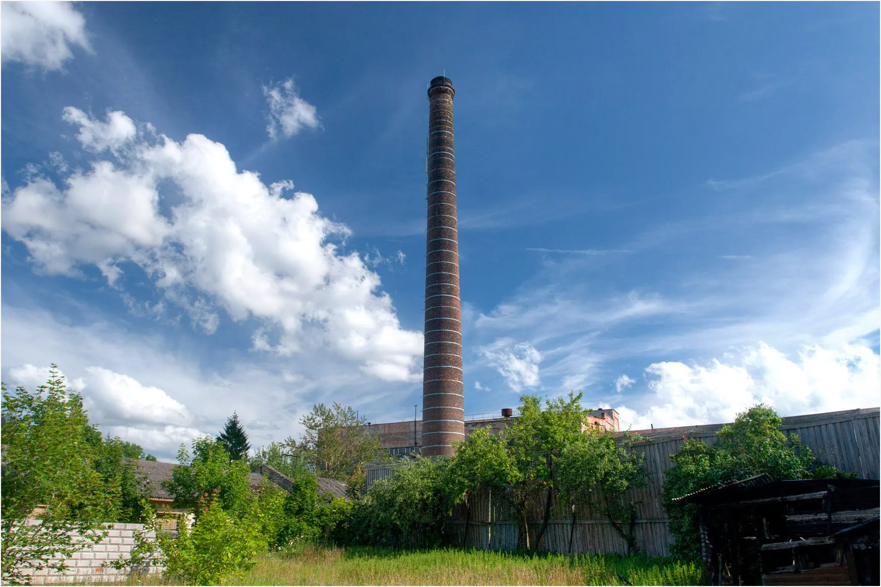 Photo showing: Old factory chimney in Püssi