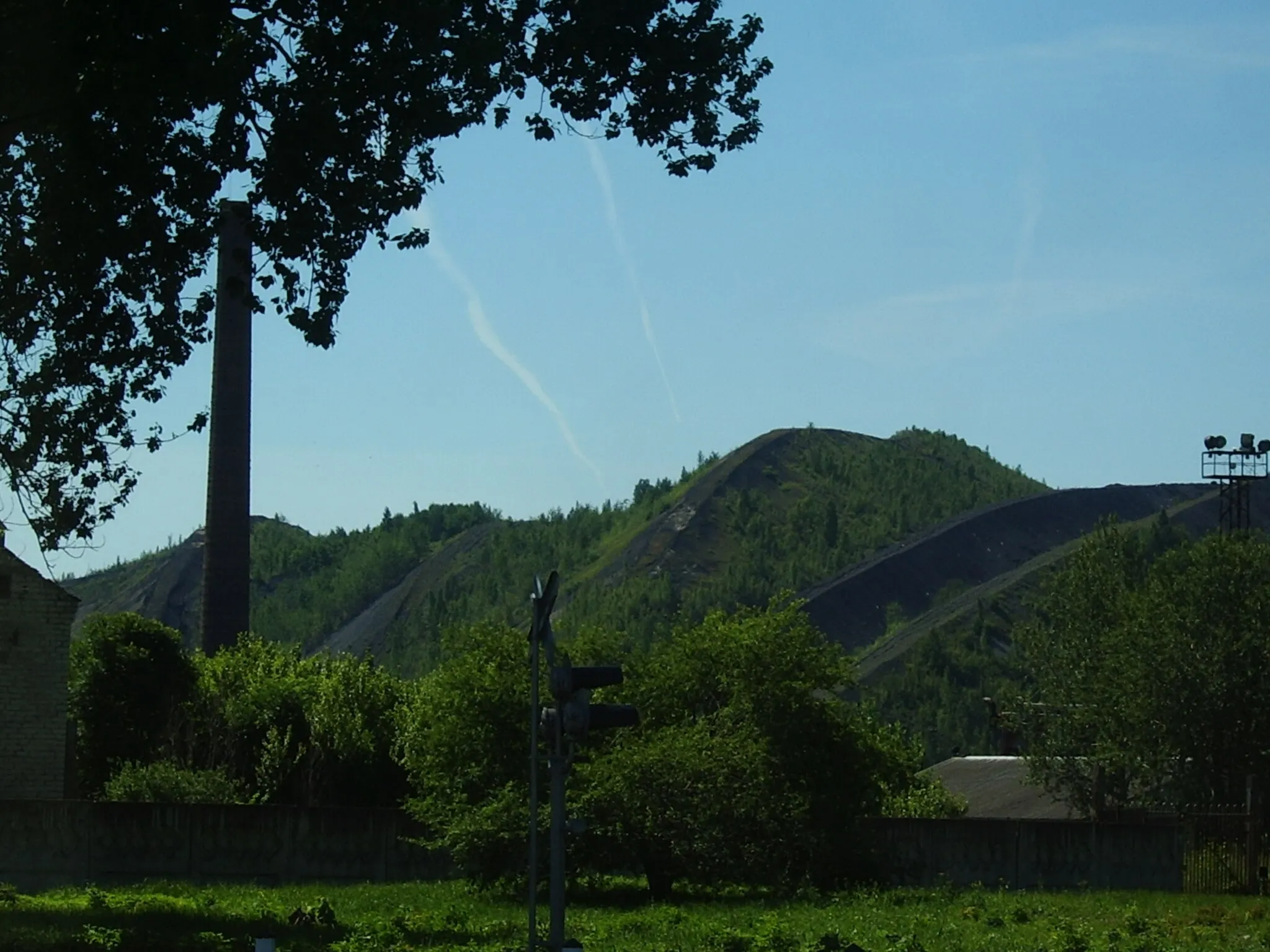 Photo showing: Ash mountains in Ida-Viru County, Estonia