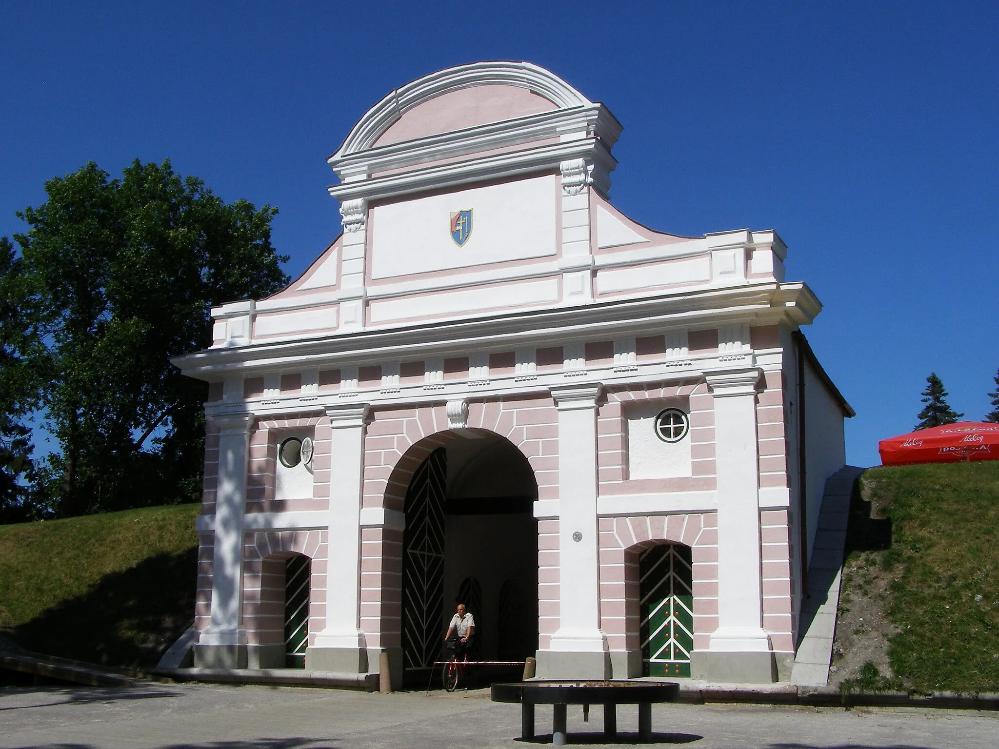 Photo showing: Town gate in Pärnu, Estonia