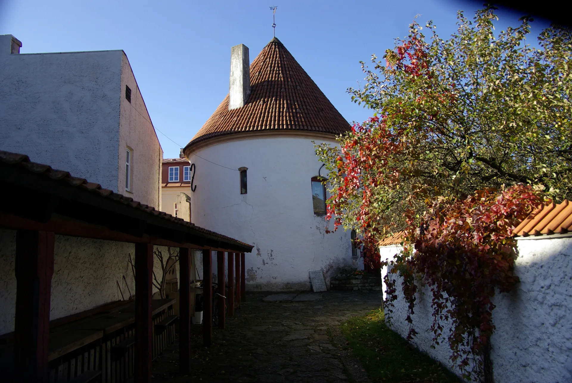 Photo showing: Punane torn Pärnus