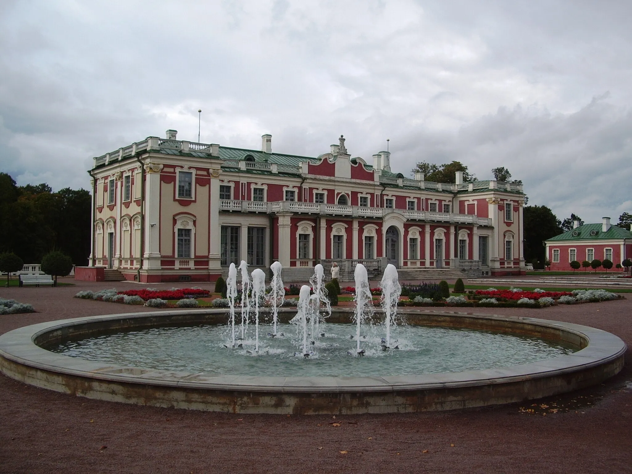 Photo showing: A fountain in Kadrioru park, Tallinn.