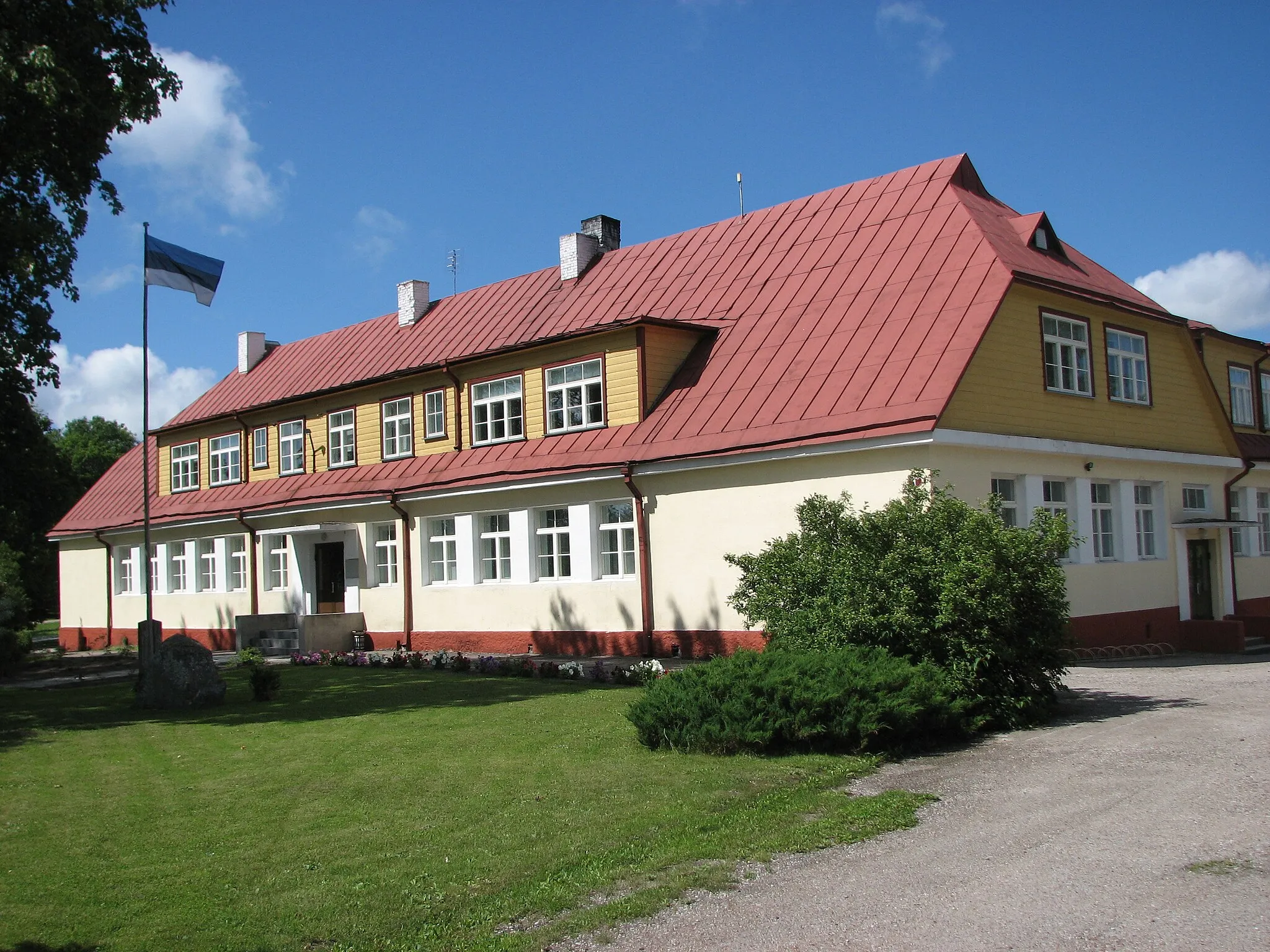 Photo showing: Mustjala primary school. Mustjala, Saaremaa, Estonia