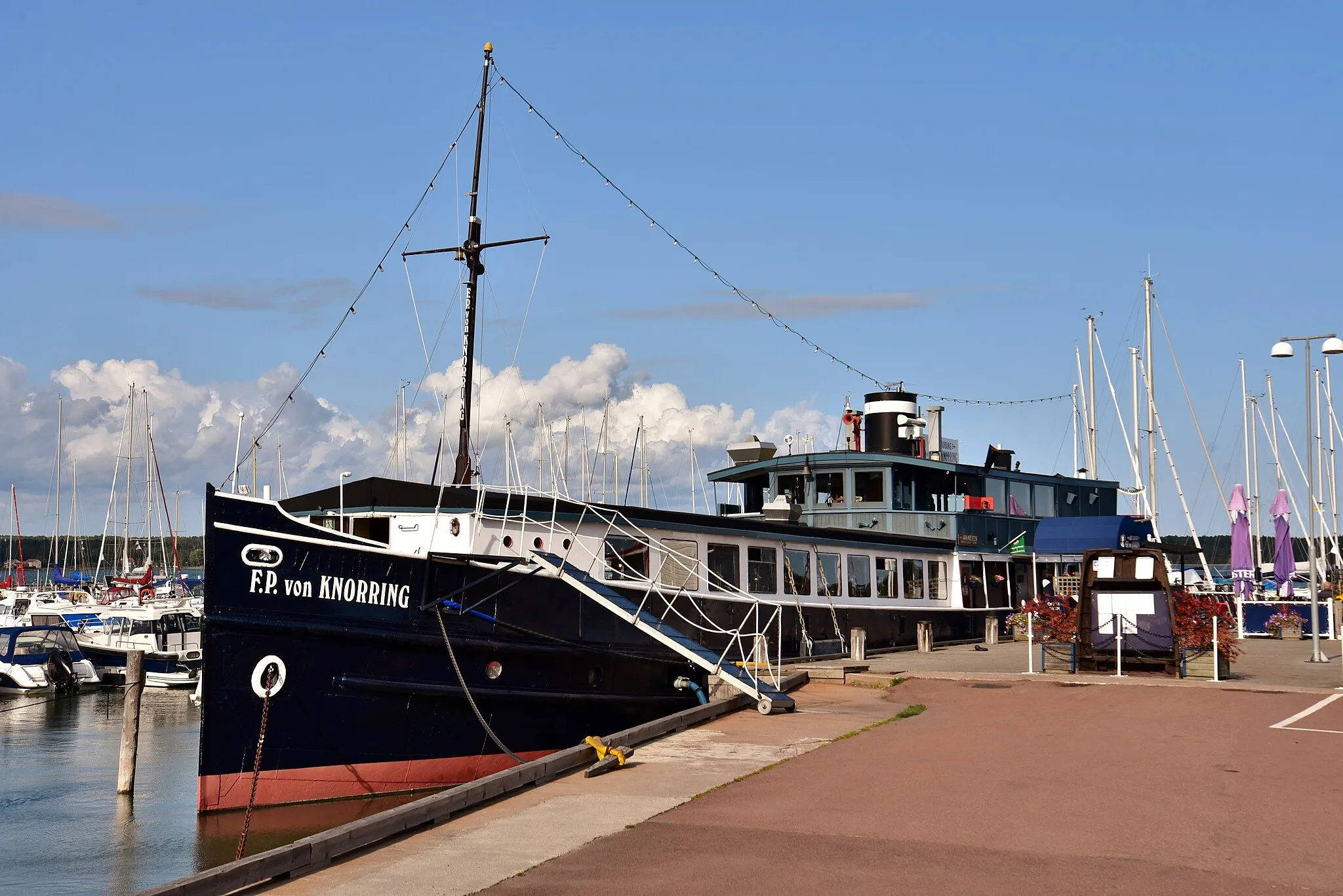 Photo showing: View of the F.P. von Knorring (originally Jan Nieveen), a passenger ship now used as a floating restaurant in Österhamn, Mariehamn, Åland Islands, Finland