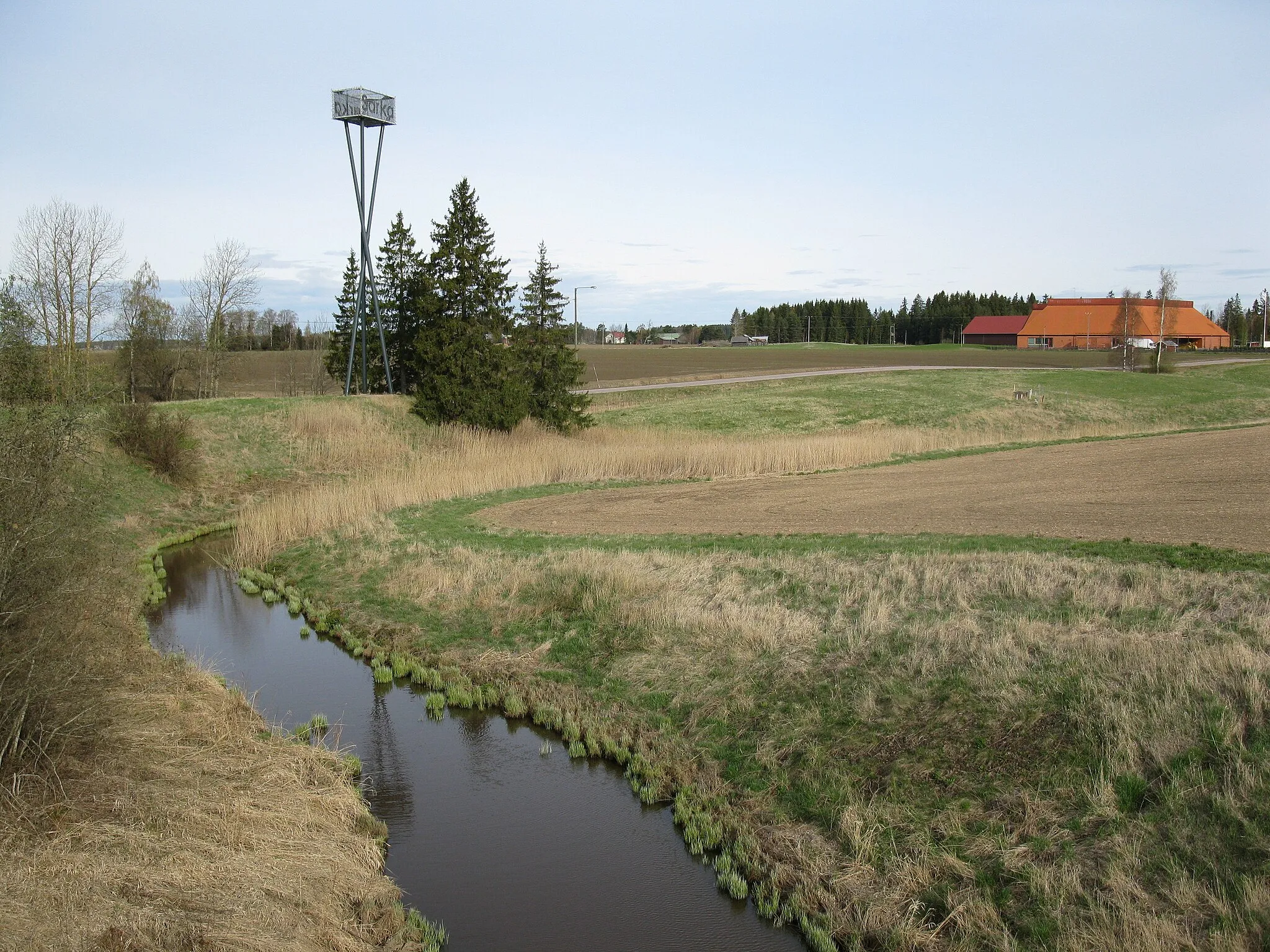 Photo showing: Finnish agriculture museum Sarka and its landmark seen from Finnish national road 9. In the front River Petäjoki.