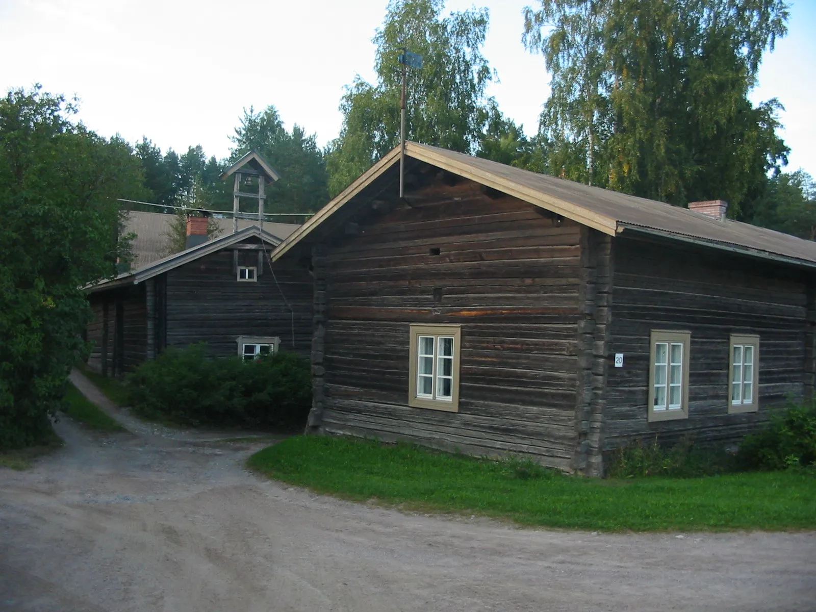 Photo showing: Portaan Syrjälän umpipiha Tammelassa