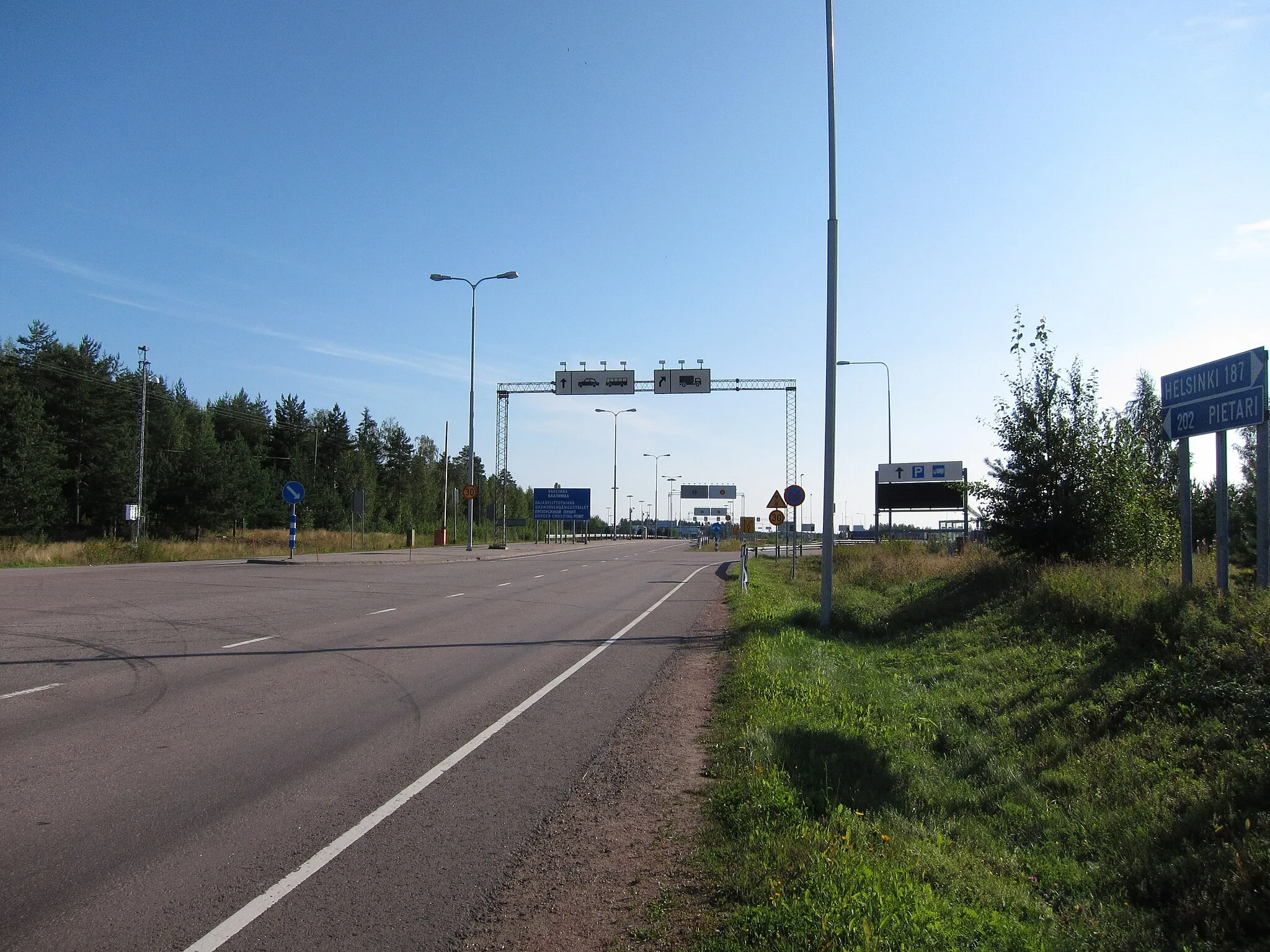 Photo showing: Vaalimaan rajanylityspaikka Virolahden kunnassa Suomessa Suomen ja Venäjän välillä.