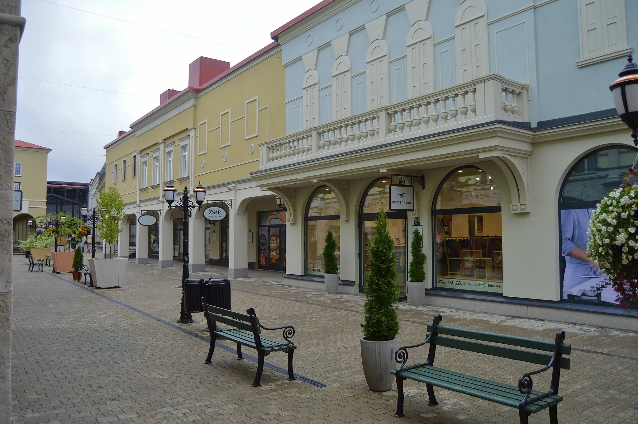 Photo showing: Zsar Outlet Village -kauppakeskus Virolahden Vaalimaalla