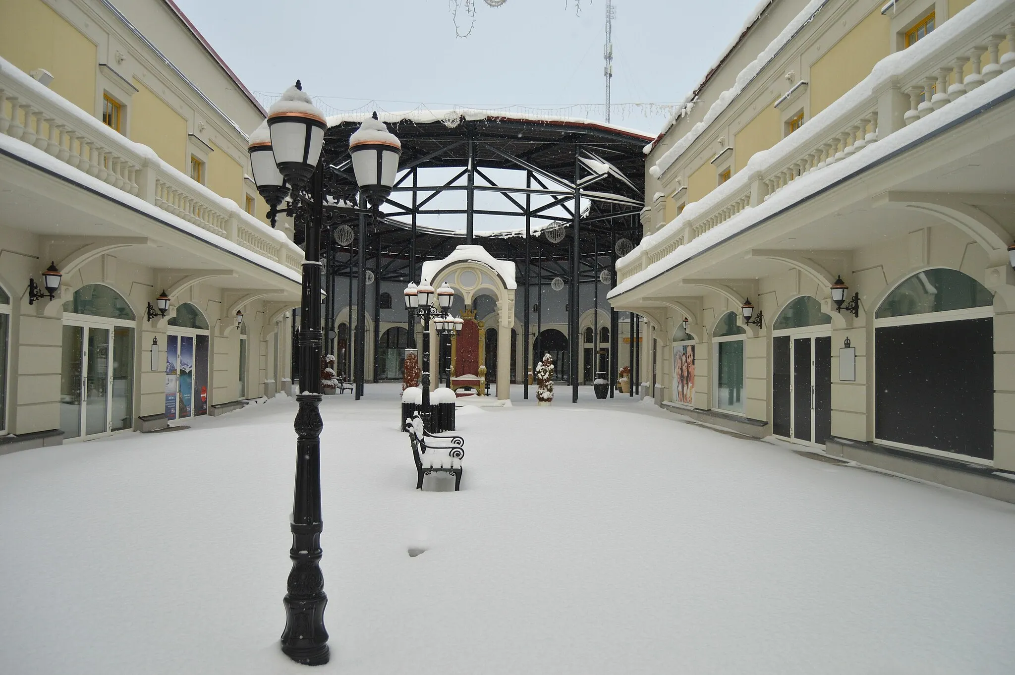 Photo showing: Virolahden Zsar-ostoskeskus autiona joulukuussa 2023