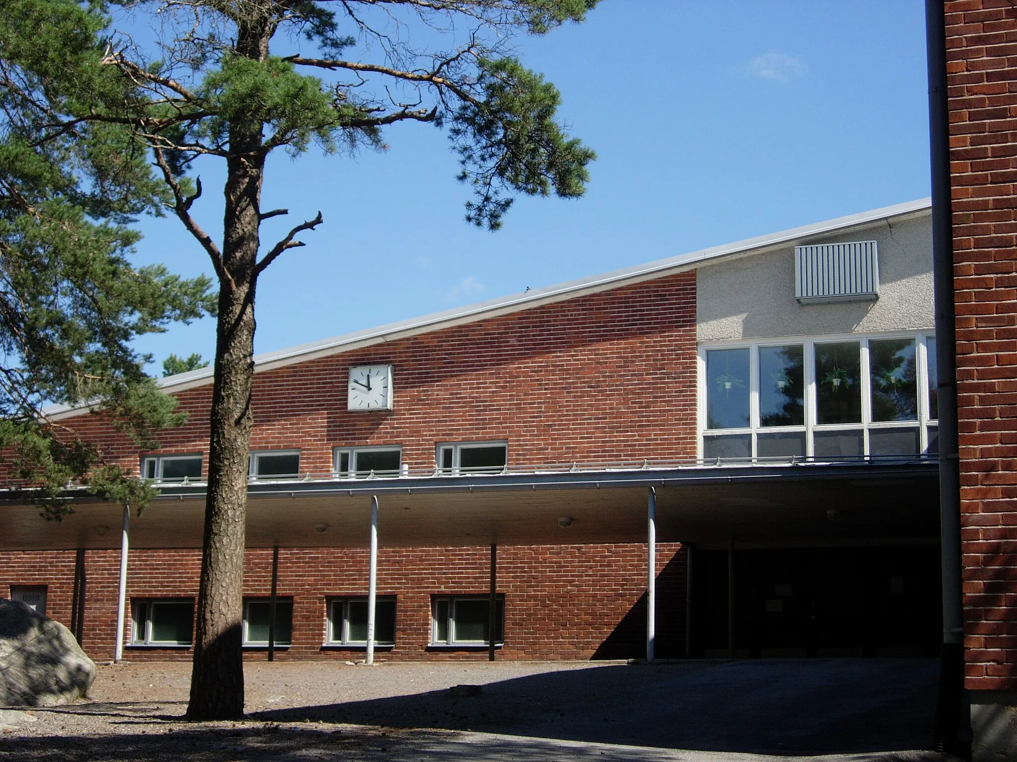 Photo showing: Pallivahan koulu, Kärsämäki, Turku. Abel Sandelin, Raija Lundsten, 1958.