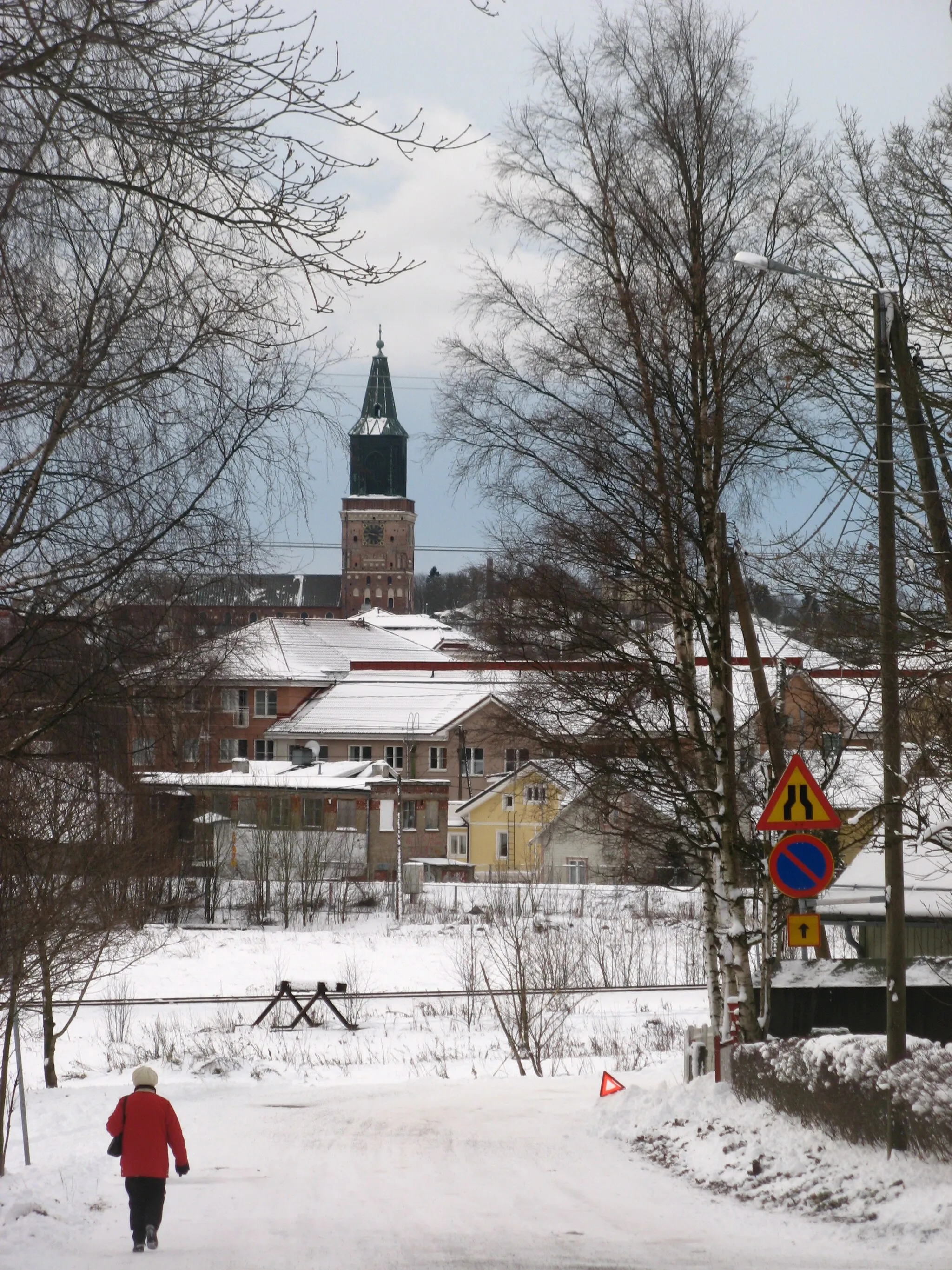 Photo showing: Lonttinen seen from Raunistula; Turku Cathedral in the background.