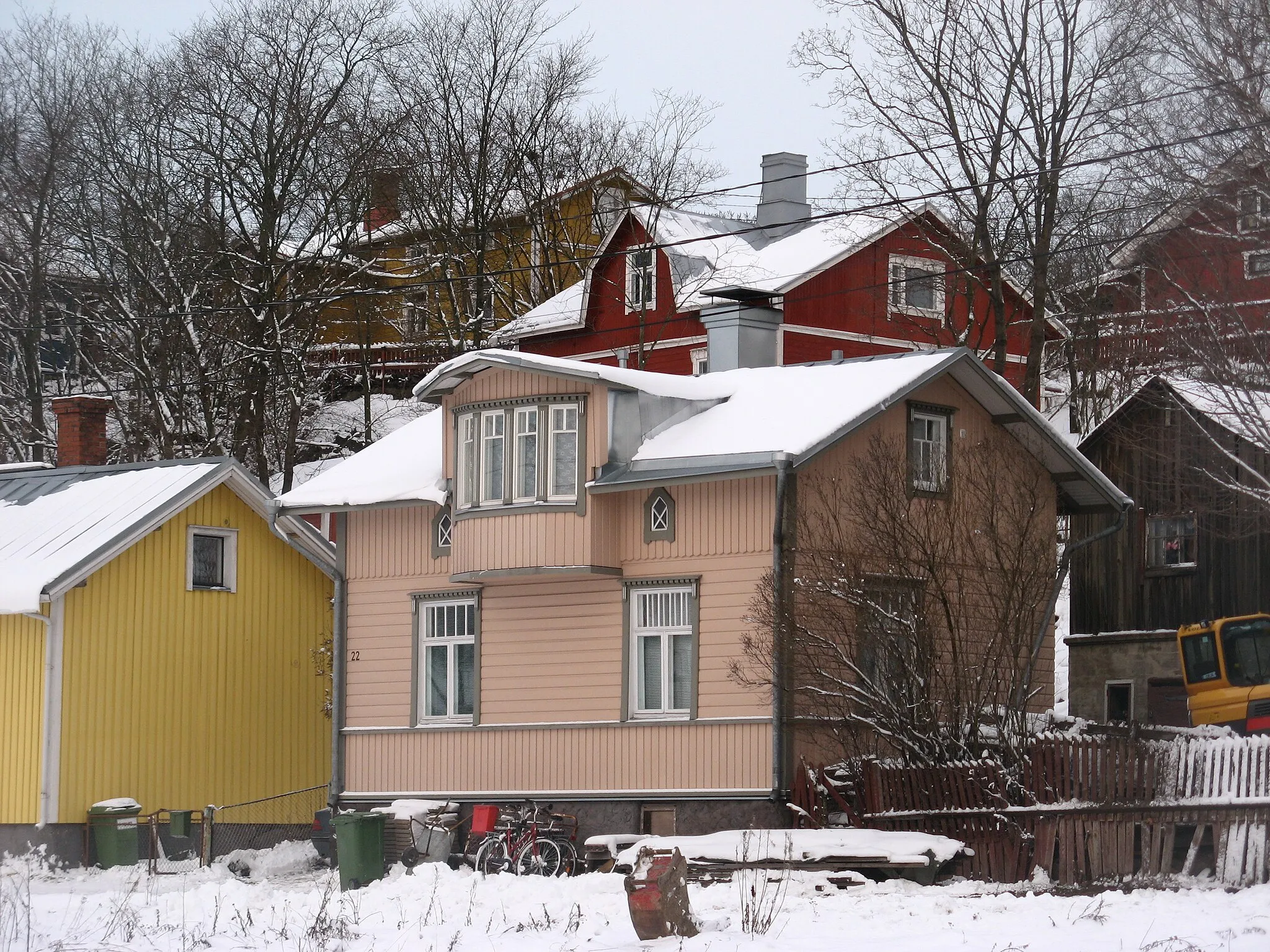 Photo showing: Raunistula seen from the railway