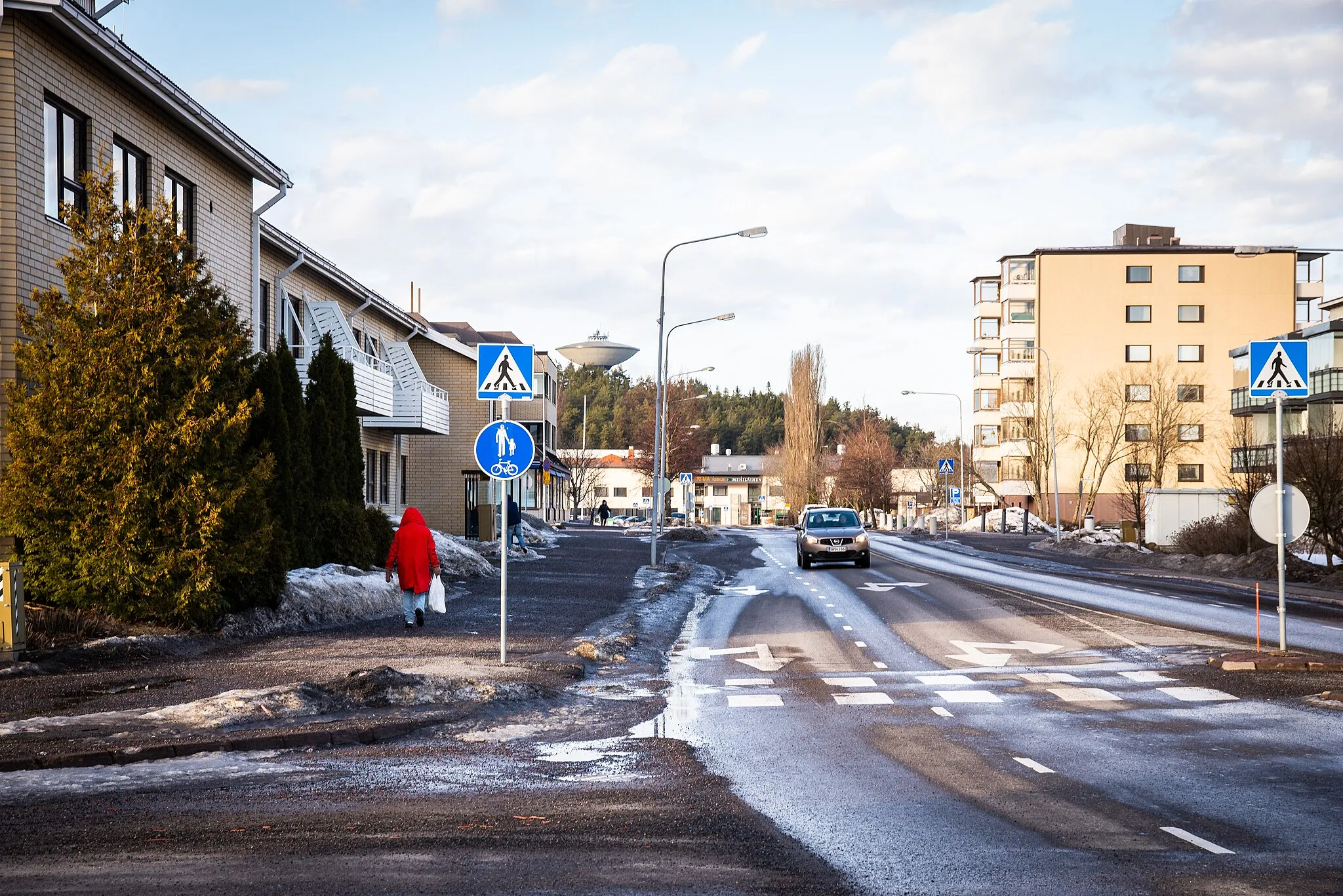 Photo showing: Liedon keskustan läpi kulkeva Hyvättyläntie helmikuussa 2019