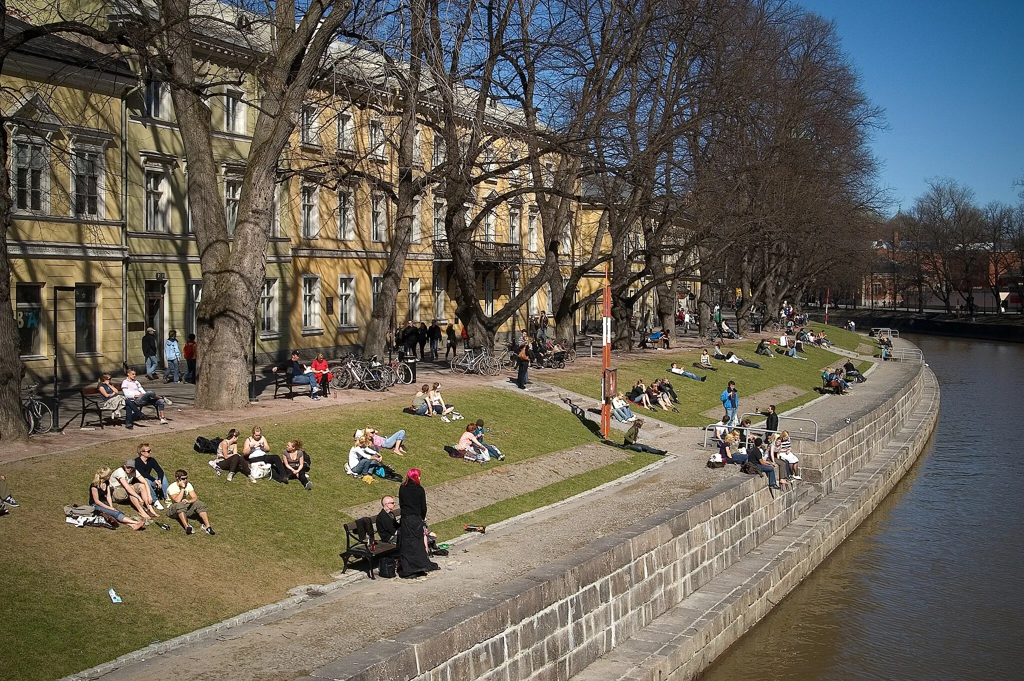 Photo showing: Aurajoen länsirantaa Aurasillalta kuvattuna