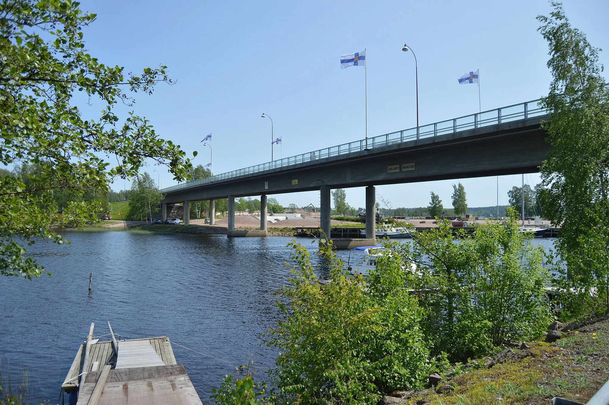 Photo showing: Haminan Tervasaaren silta Pitäjänsaaren rannasta kuvattuna.