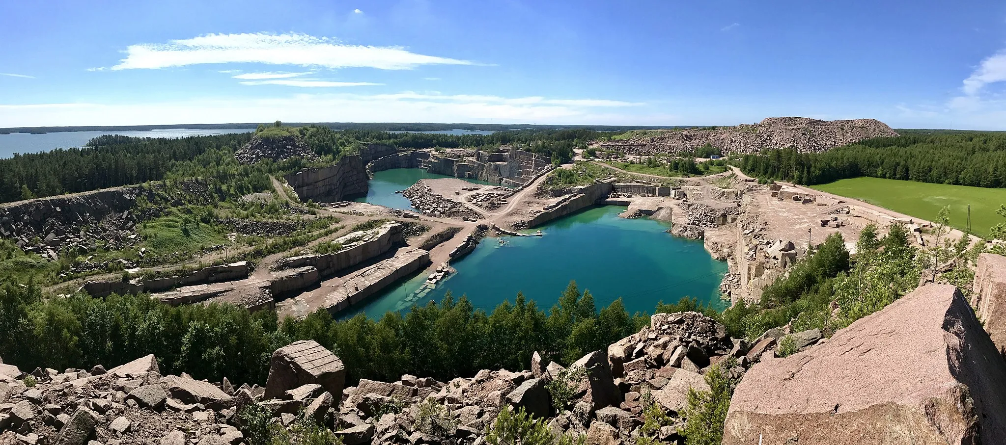 Photo showing: Hilloinen dimension store quarry in Taivassalo, Finland.