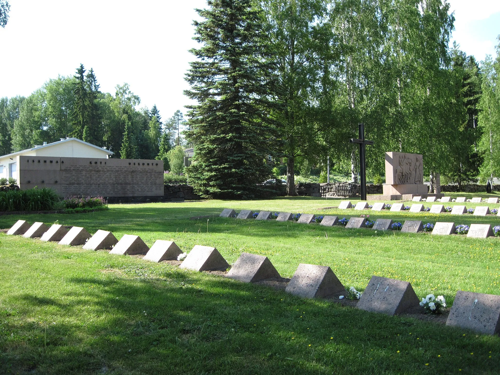 Photo showing: Military cemetary at church in Alastaro, Finland