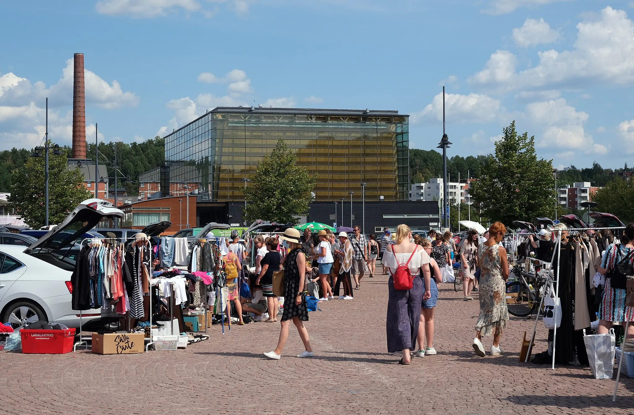 Photo showing: Flea market in Lahti harbour.