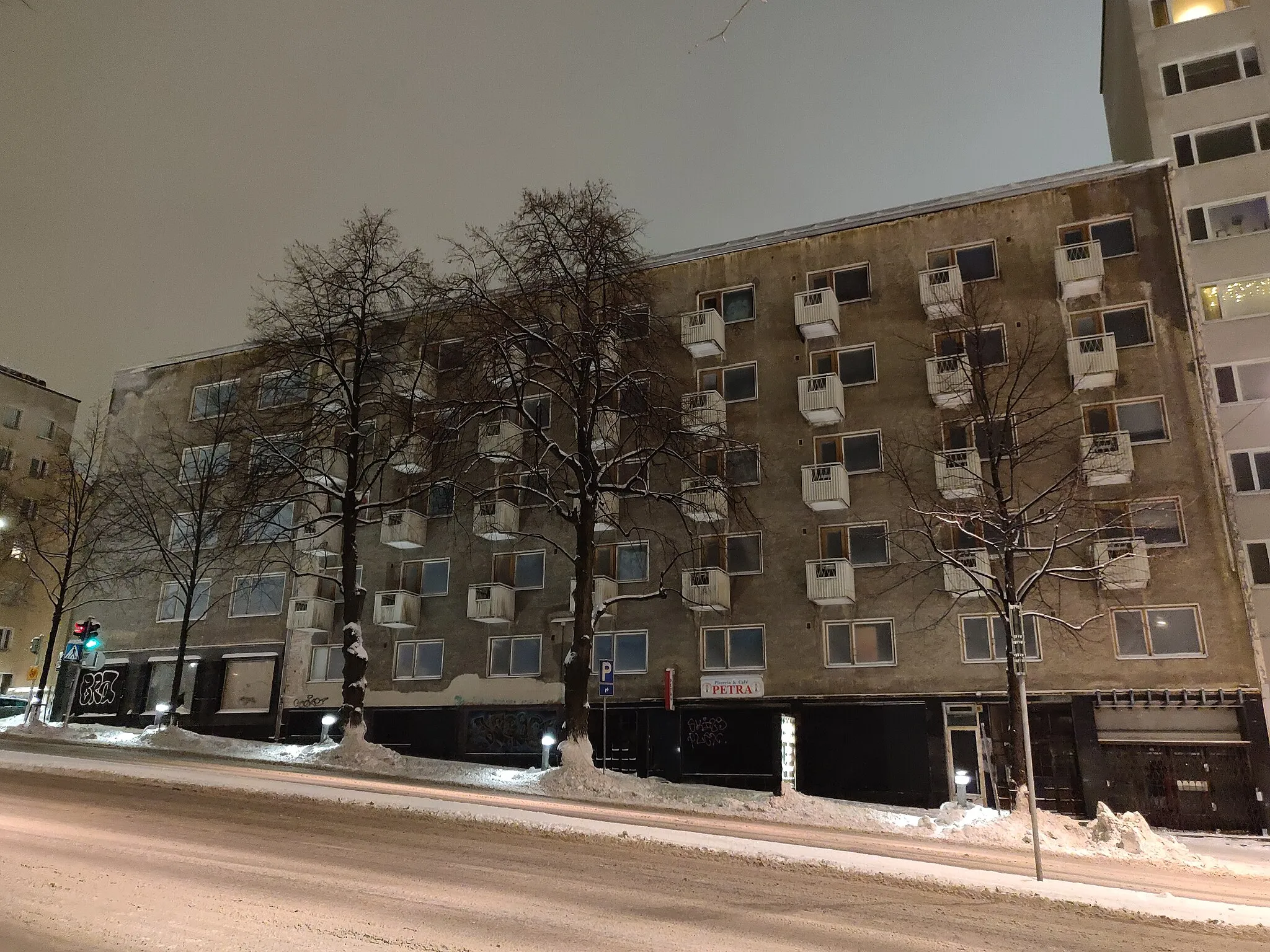 Photo showing: Rakennus Lahdessa osoitteessa Hämeenkatu 24. Talon suunnittelivat arkkitehdit Eino Tuompo ja Airi Viertokangas, ja se valmistui 1951.