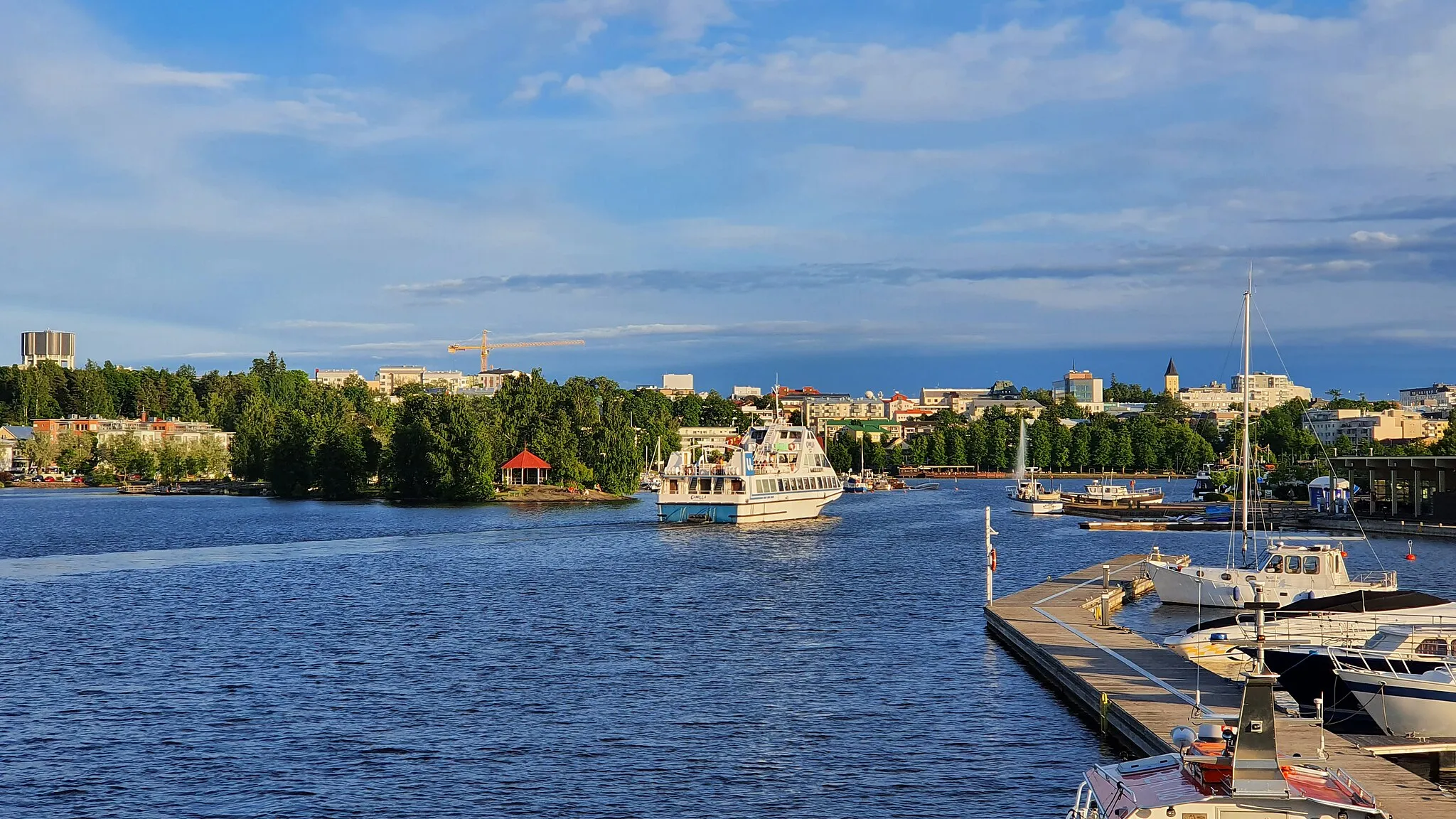 Photo showing: Risteilyalus m/s Camilla saapuu Lappeenrannan satamaan kesällä 2020.