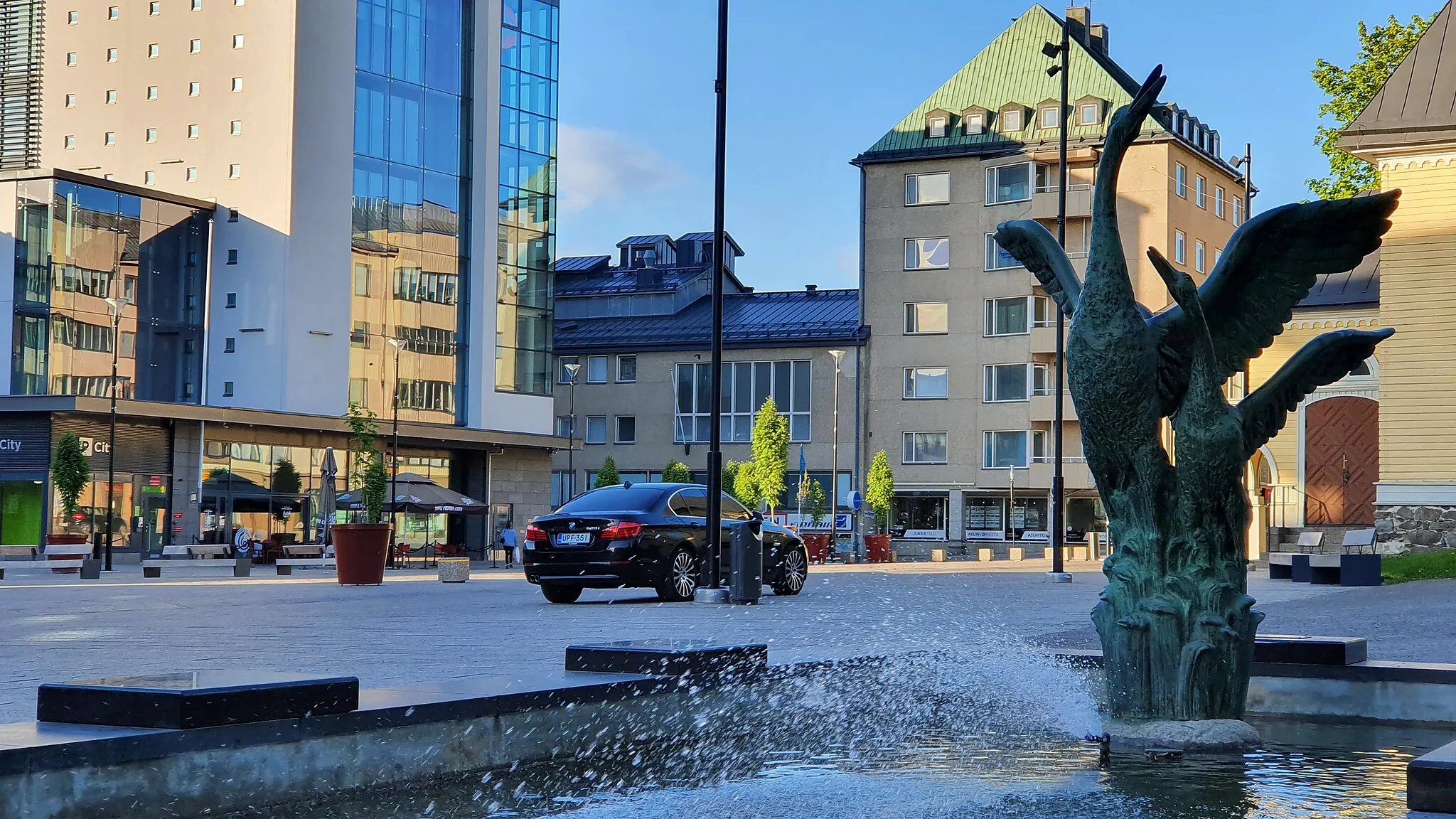 Photo showing: Emil Filénin veistämä Kurki-patsas Keskuspuistossa, Lappeenrannan ydinkeskustassa.