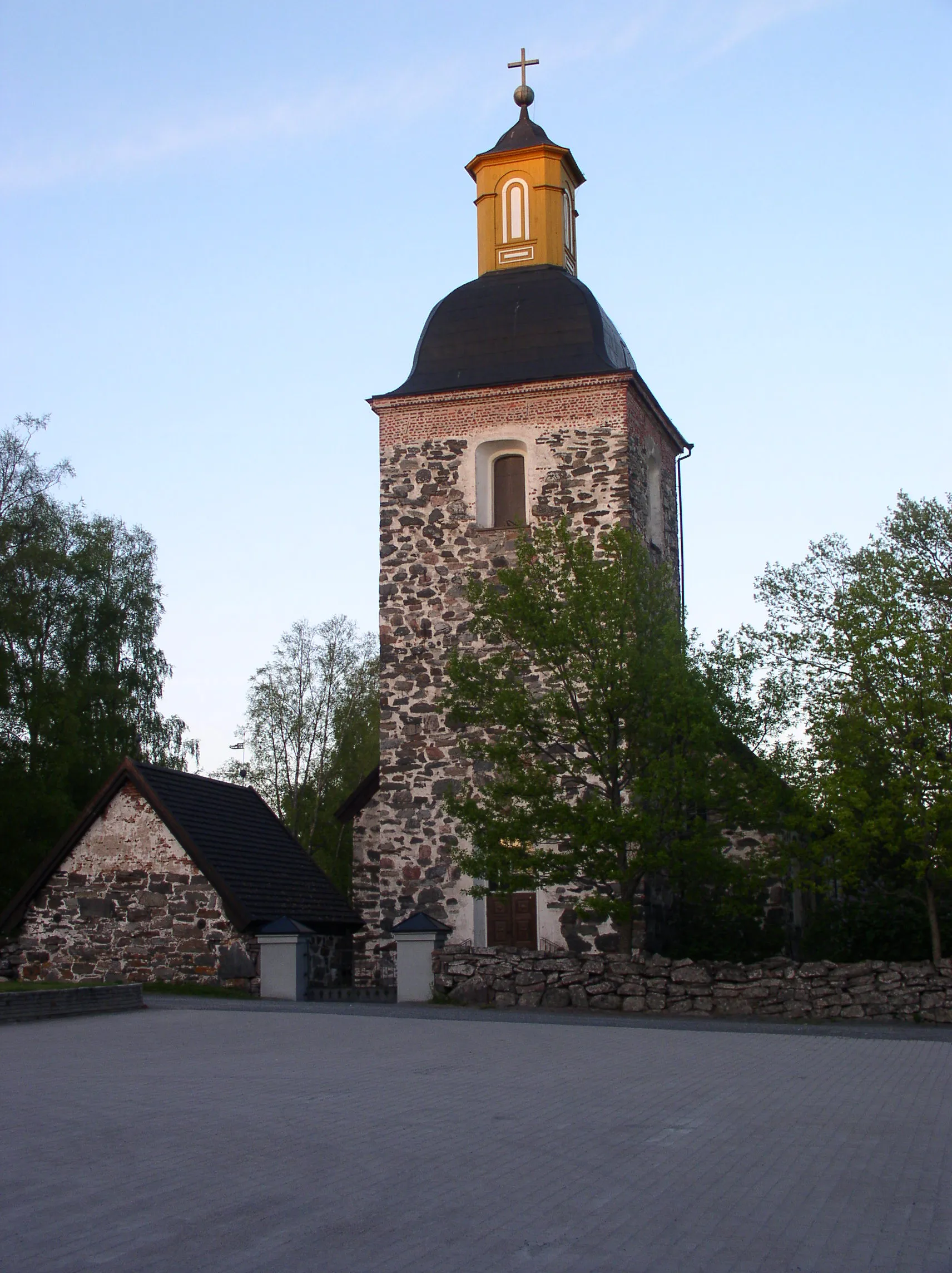 Photo showing: Tammela church in Tammela, Finland, western part and tower (built in the 1780s).