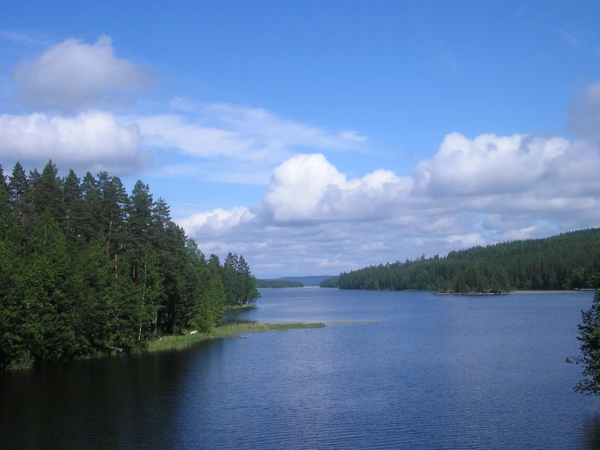 Photo showing: Hopeasalmi in Lake Päijänne in Luhanka and Sysmä. Island Judinsalo on left.