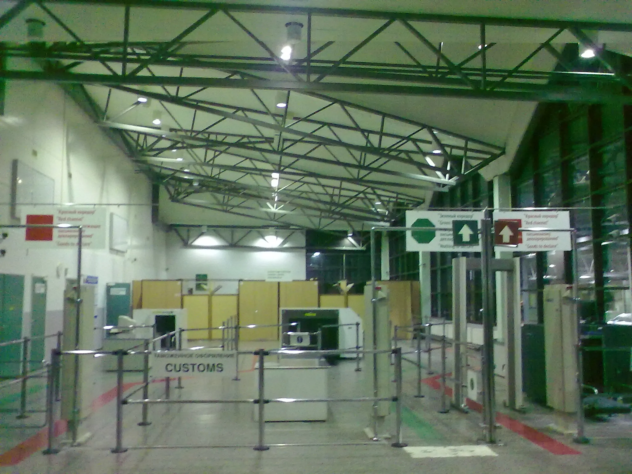 Photo showing: Customs terminal at Torfyanovka (border with Finland, Vaalimaa). Leningrad district, Russia. September 2011.