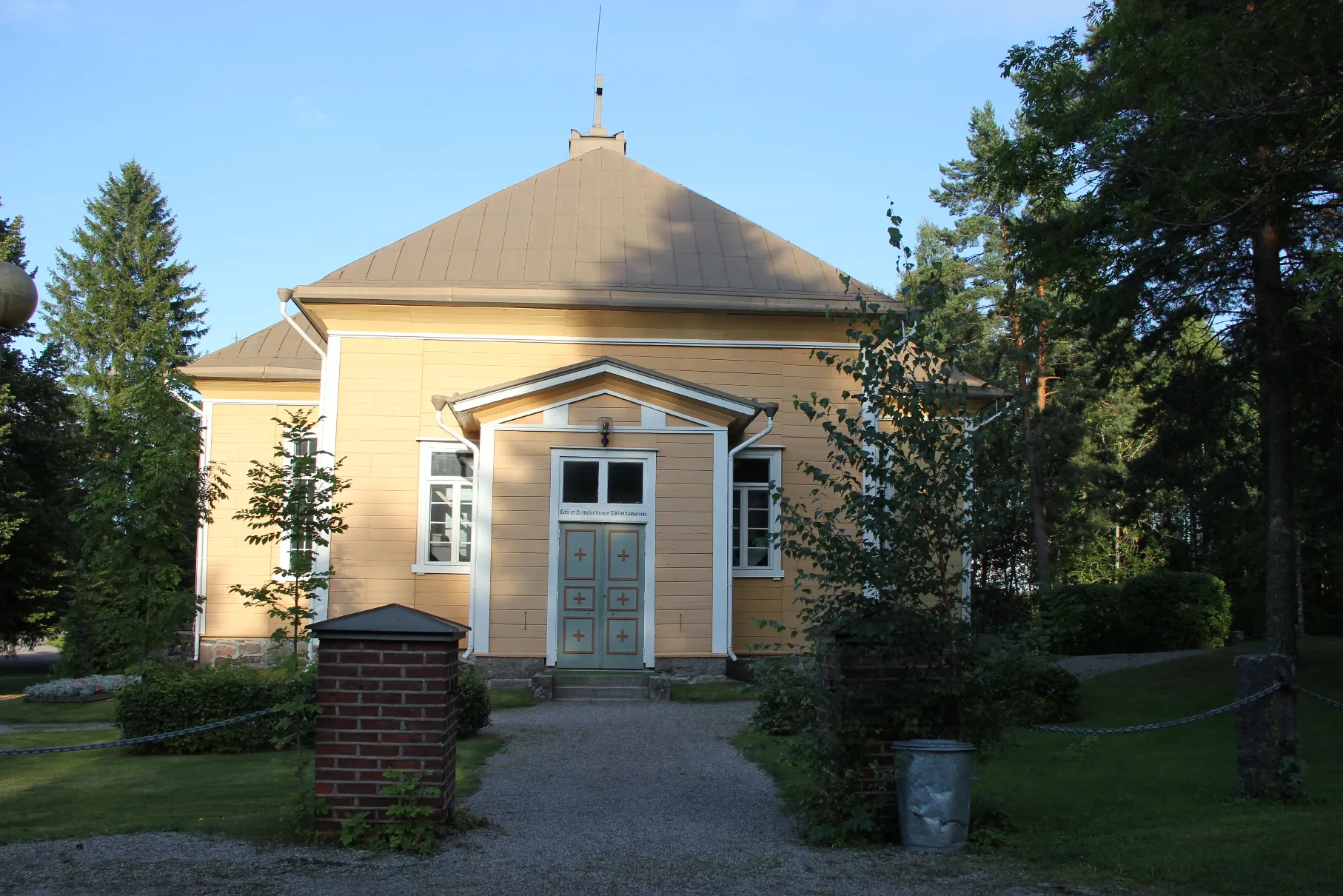 Photo showing: Suomusjärvi Church, western end of the Church, Suomusjärvi, Salo, Finland