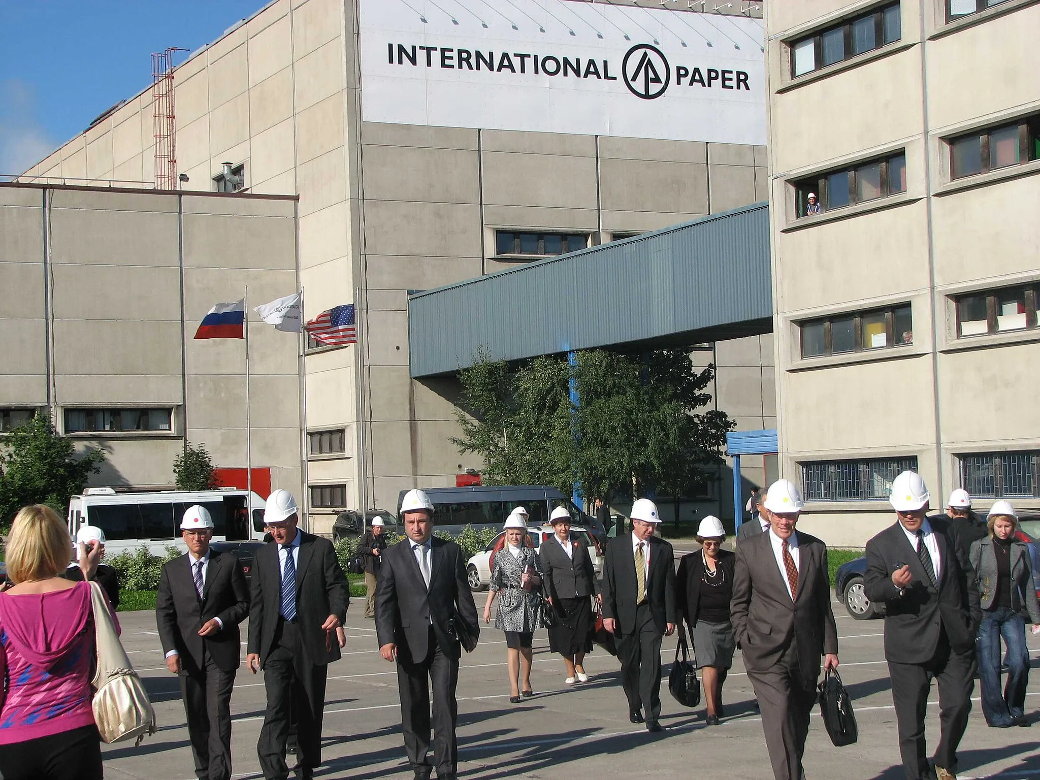 Photo showing: AMERICAN CHAMBER OF COMMERCE AWARDS INTERNATIONAL PAPER RUSSIA