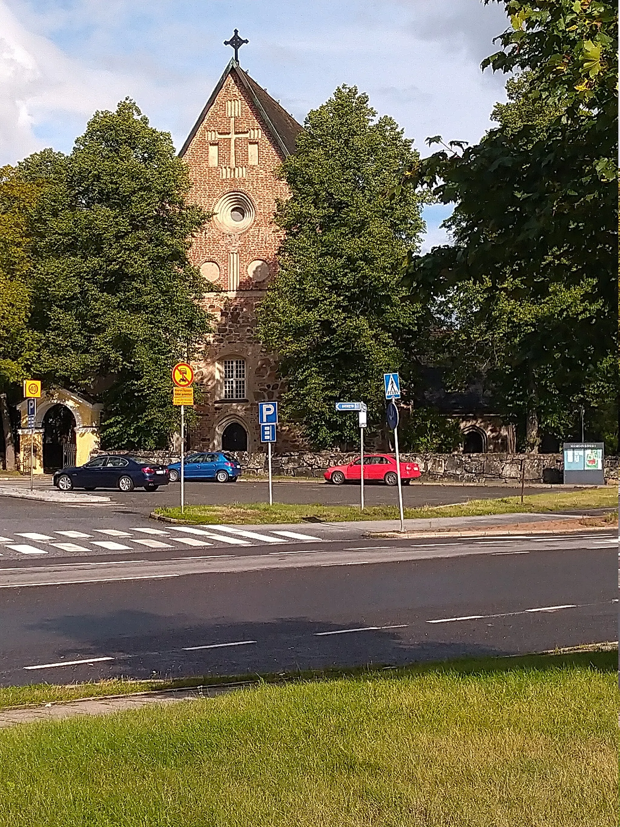 Photo showing: S:t Marie kyrka i Åbo, sedd över Maguns Tavasts gata.